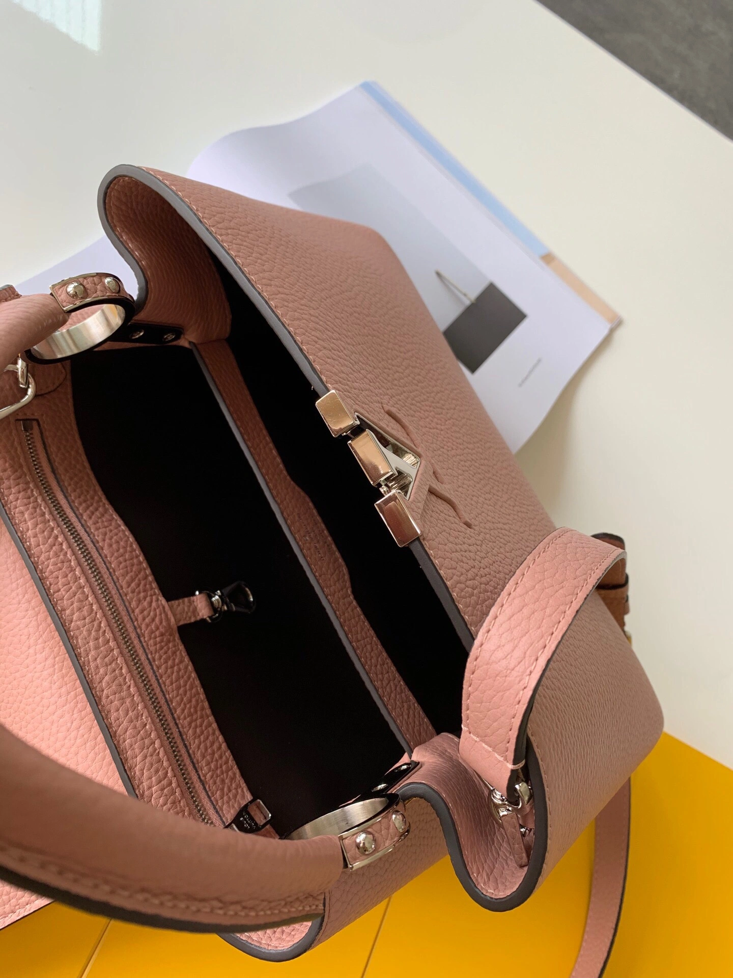 L*ouis V*uitton Bag Top Quality 31.5*20*11cm WellDesigned 8384