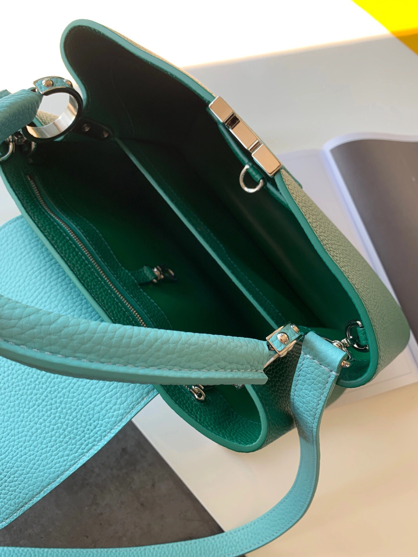 L*ouis V*uitton Bag Top Quality 31.5*20*11cm Sporty 8374