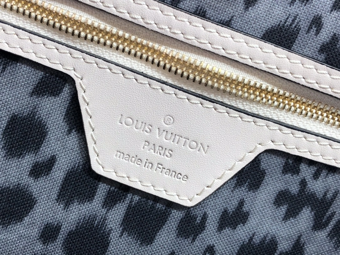 FreshLook L*ouis V*uitton Bag Top Quality 31*28*14cm 8358
