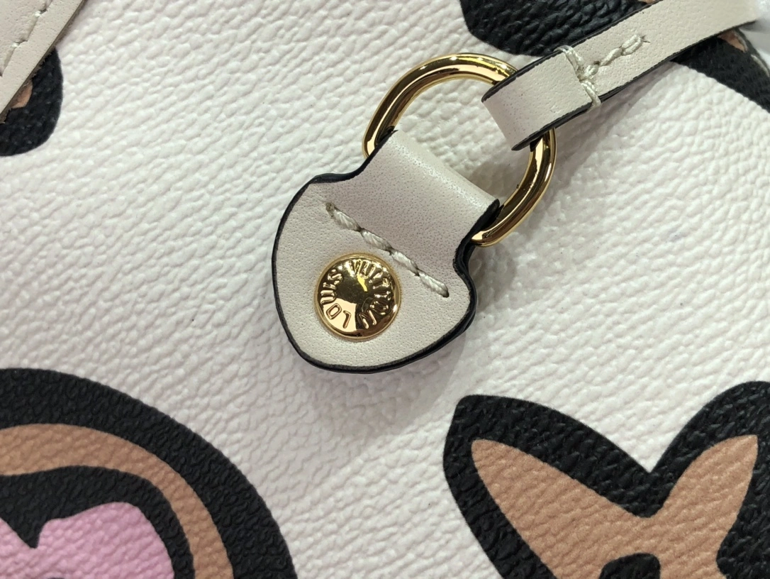 FreshLook L*ouis V*uitton Bag Top Quality 31*28*14cm 8358