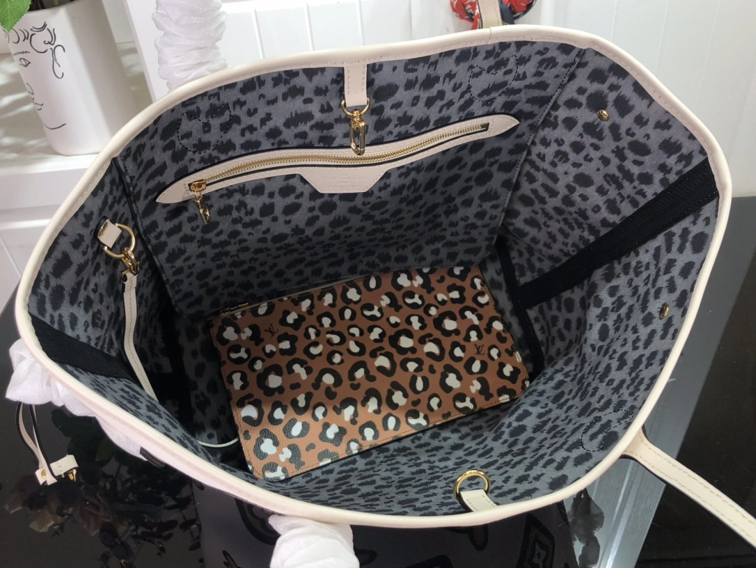 FreshLook L*ouis V*uitton Bag Top Quality 31*28*14cm 8358