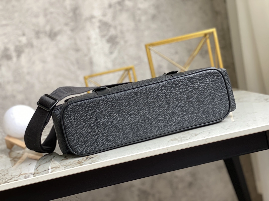 L*ouis V*uitton Bag Top Quality 33*28*11cm ModernLook 8429