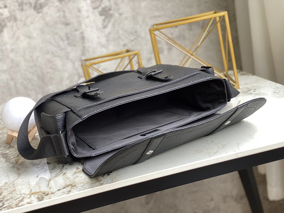 L*ouis V*uitton Bag Top Quality 33*28*11cm ModernLook 8429
