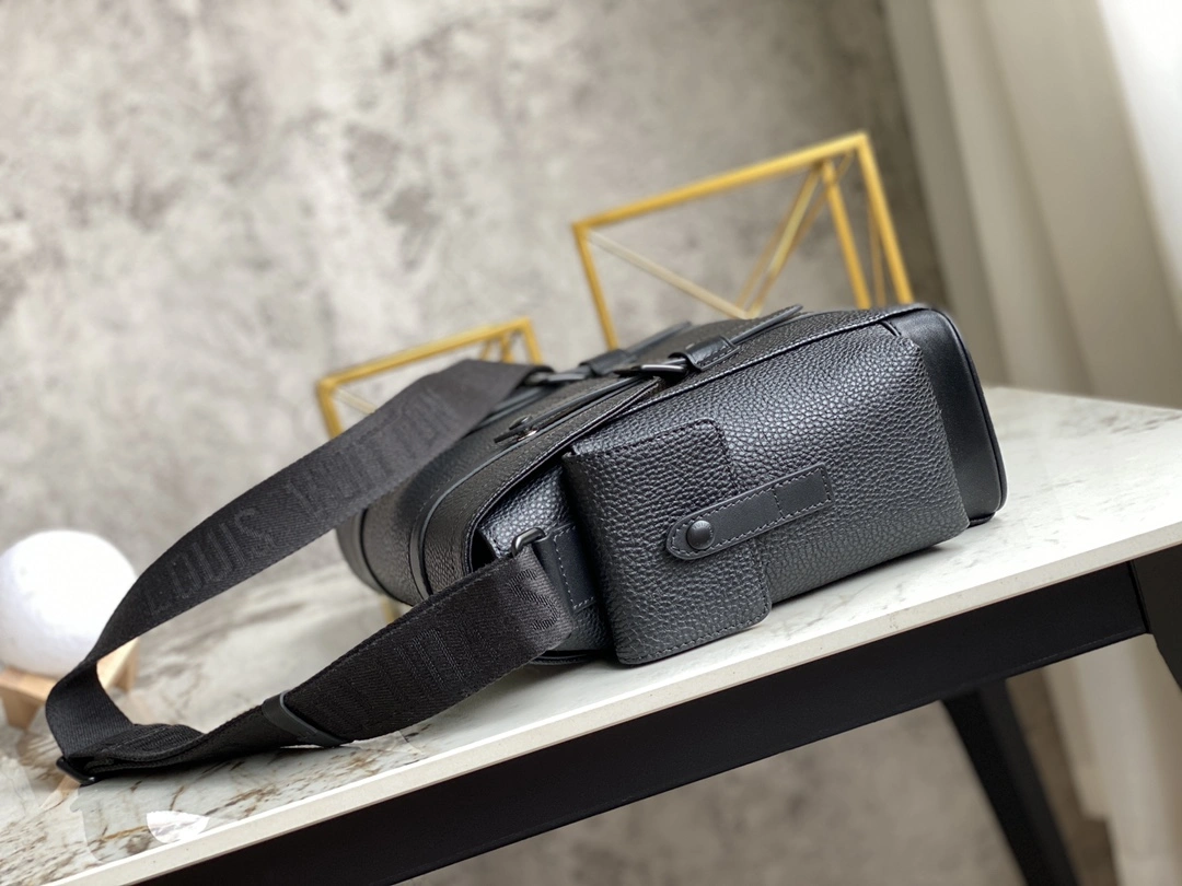 L*ouis V*uitton Bag Top Quality 33*28*11cm ModernLook 8429