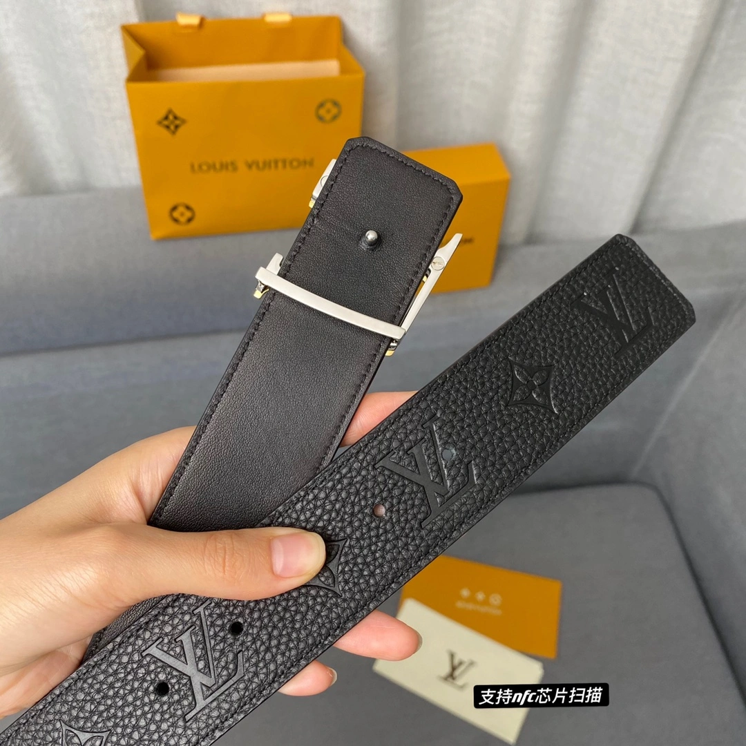 L*ouis V*uitton Belts Top Version Seasonal 15422