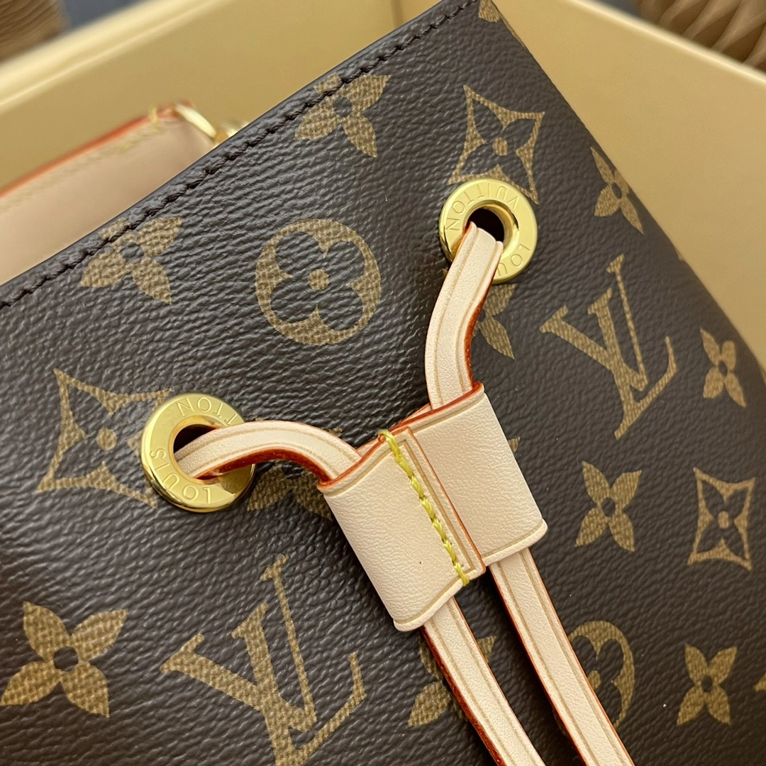 L*ouis V*uitton Crossbody bag Top Quality HT 20231011-62 20*20*14cm Flexible 8335