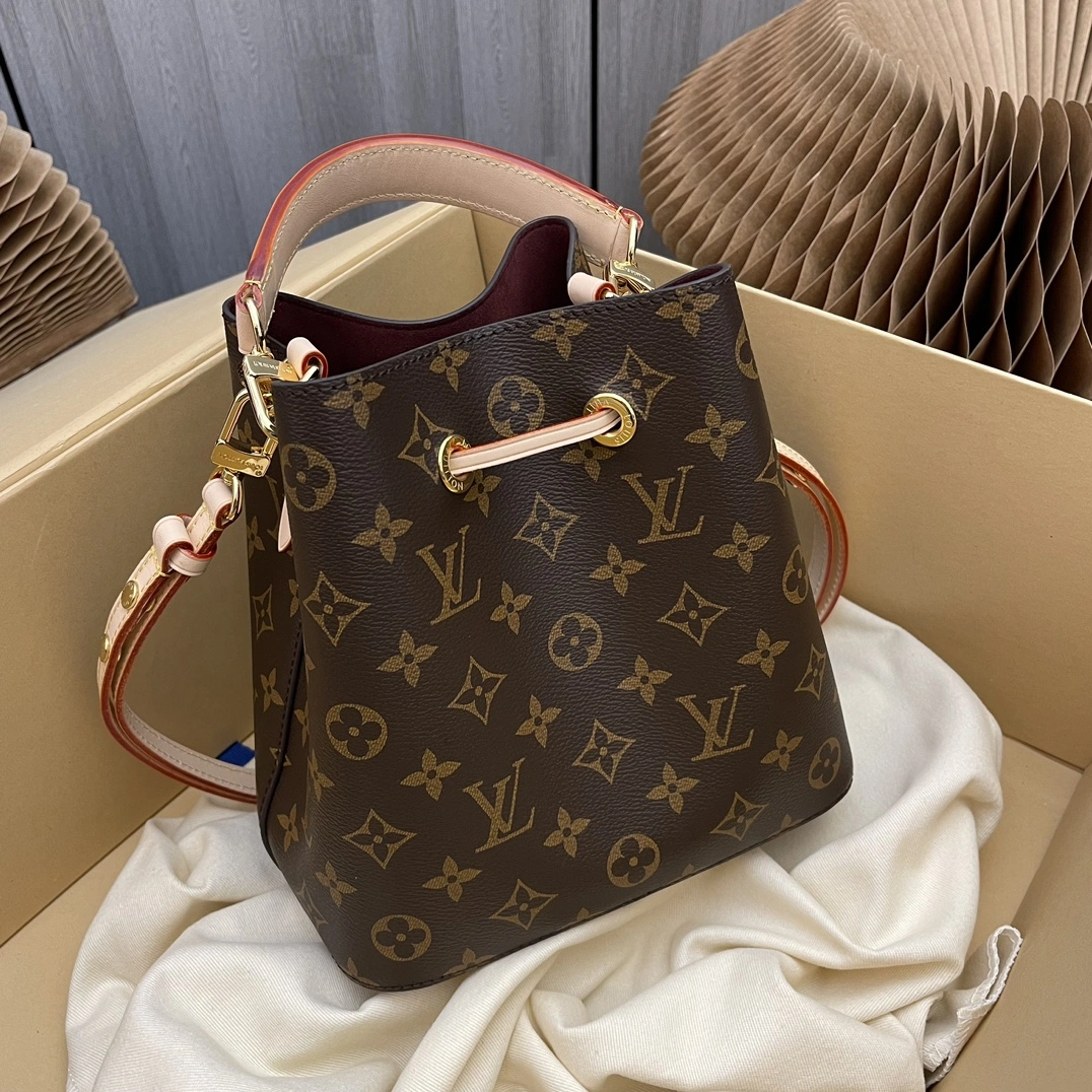 L*ouis V*uitton Crossbody bag Top Quality HT 20231011-62 20*20*14cm Flexible 8335