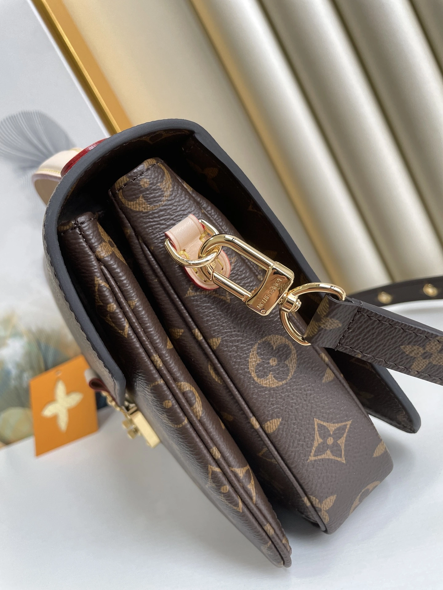 Compact L*ouis V*uitton Crossbody bag Top Quality HT 20231011-68 25CM 8329