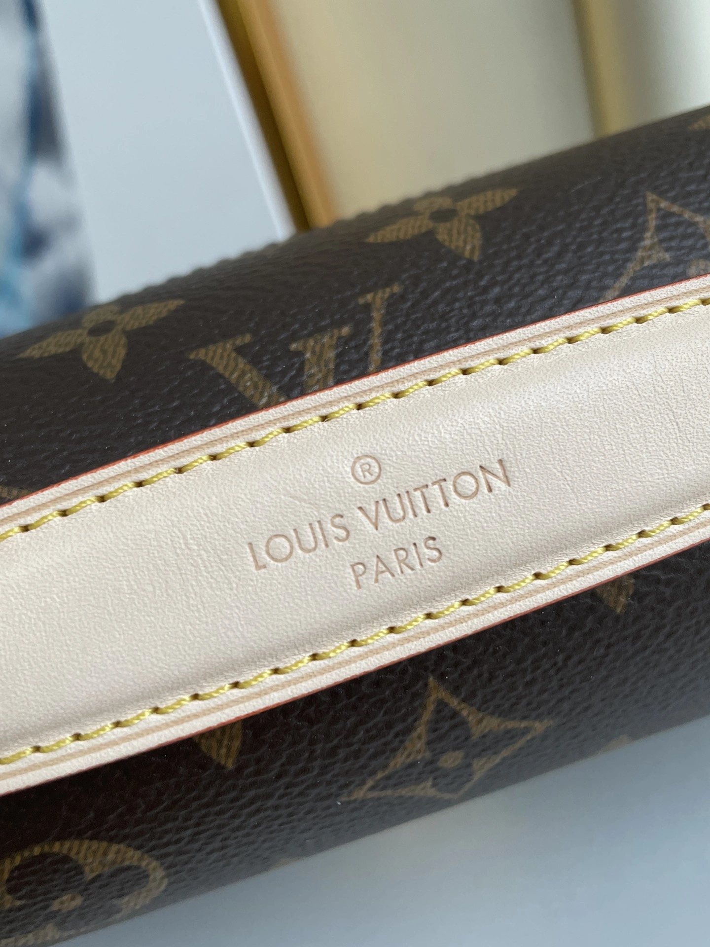 Compact L*ouis V*uitton Crossbody bag Top Quality HT 20231011-68 25CM 8329