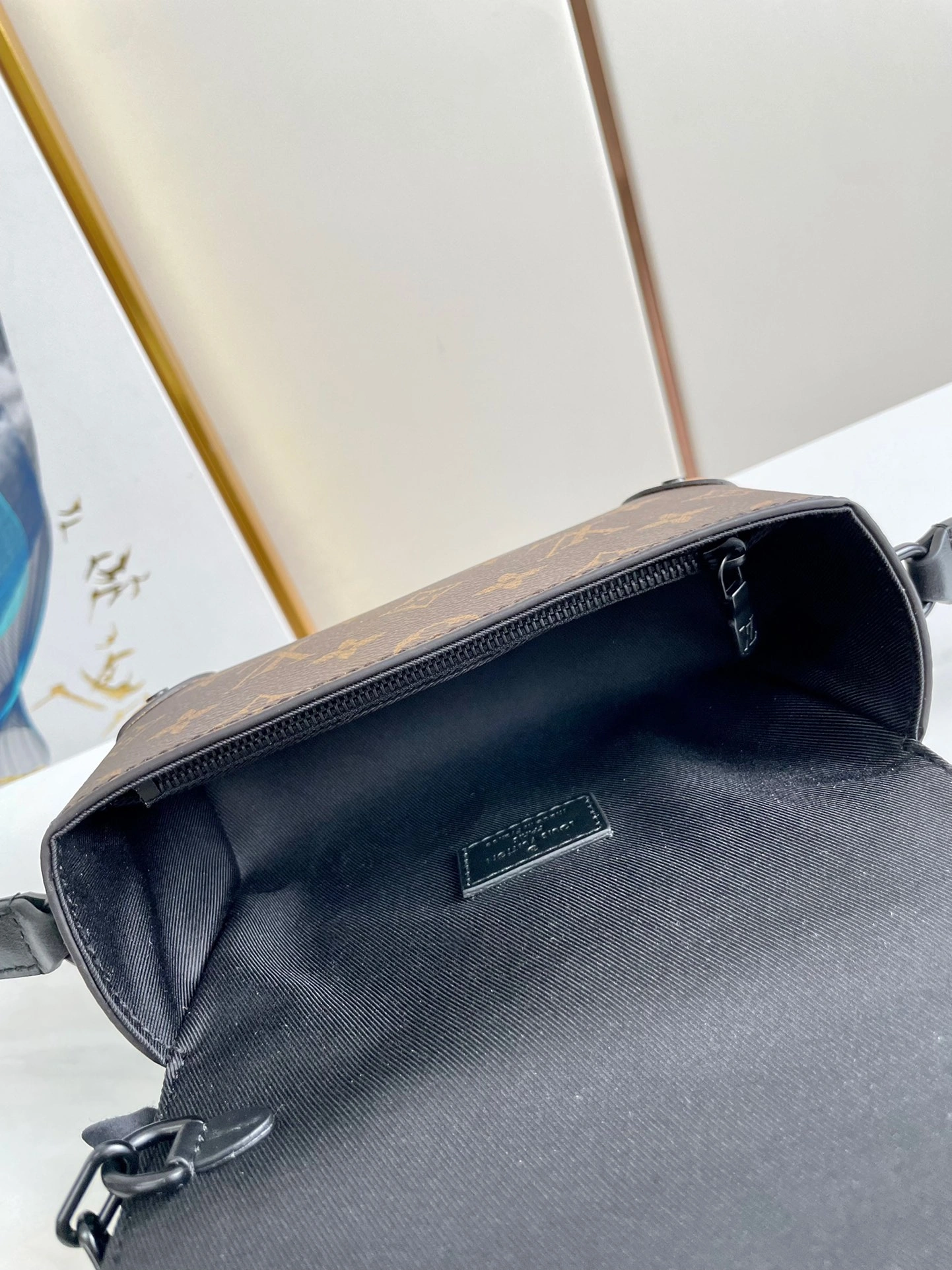 OnTrend L*ouis V*uitton Crossbody bag Top Quality HT 20231011-73 18×11×6.5CM 8323