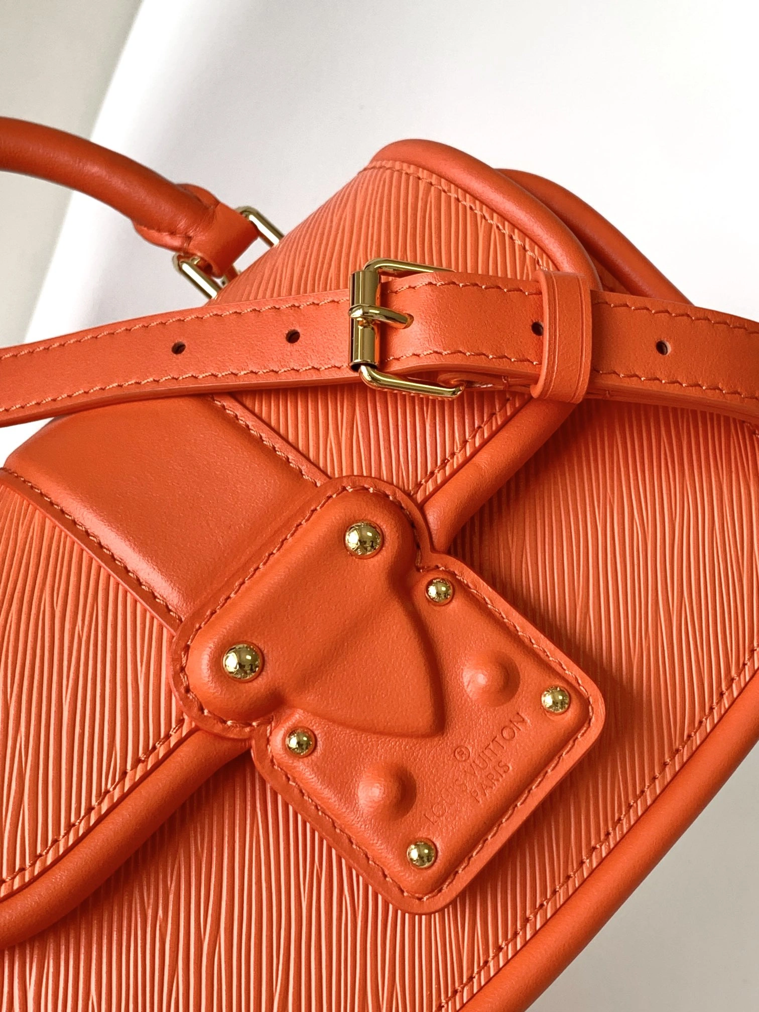 L*ouis V*uitton Crossbody bag Top Quality HT 20231011-78 21.0 x 15.0 x 8.0CM Flexible 8319