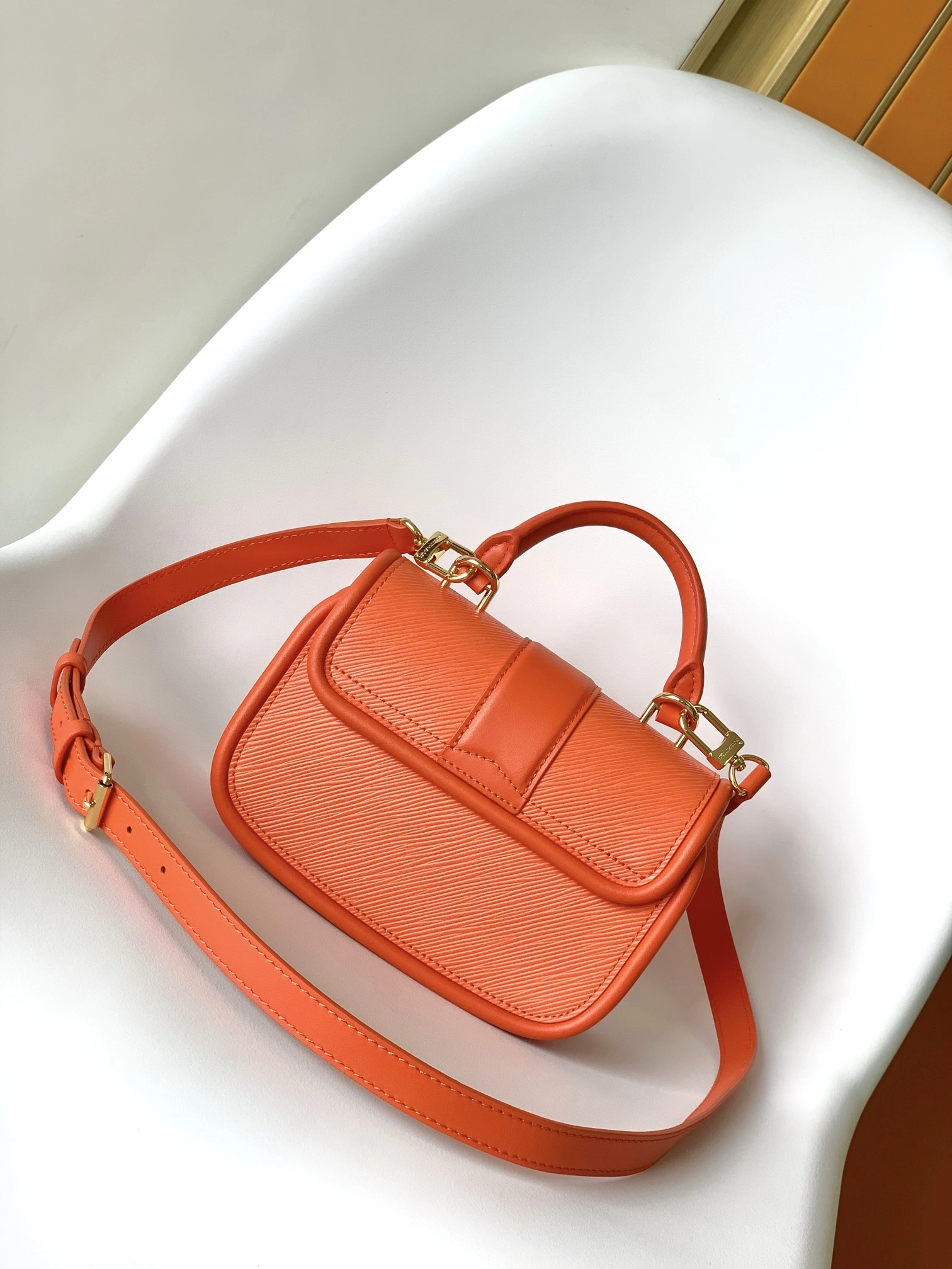 L*ouis V*uitton Crossbody bag Top Quality HT 20231011-78 21.0 x 15.0 x 8.0CM Flexible 8319