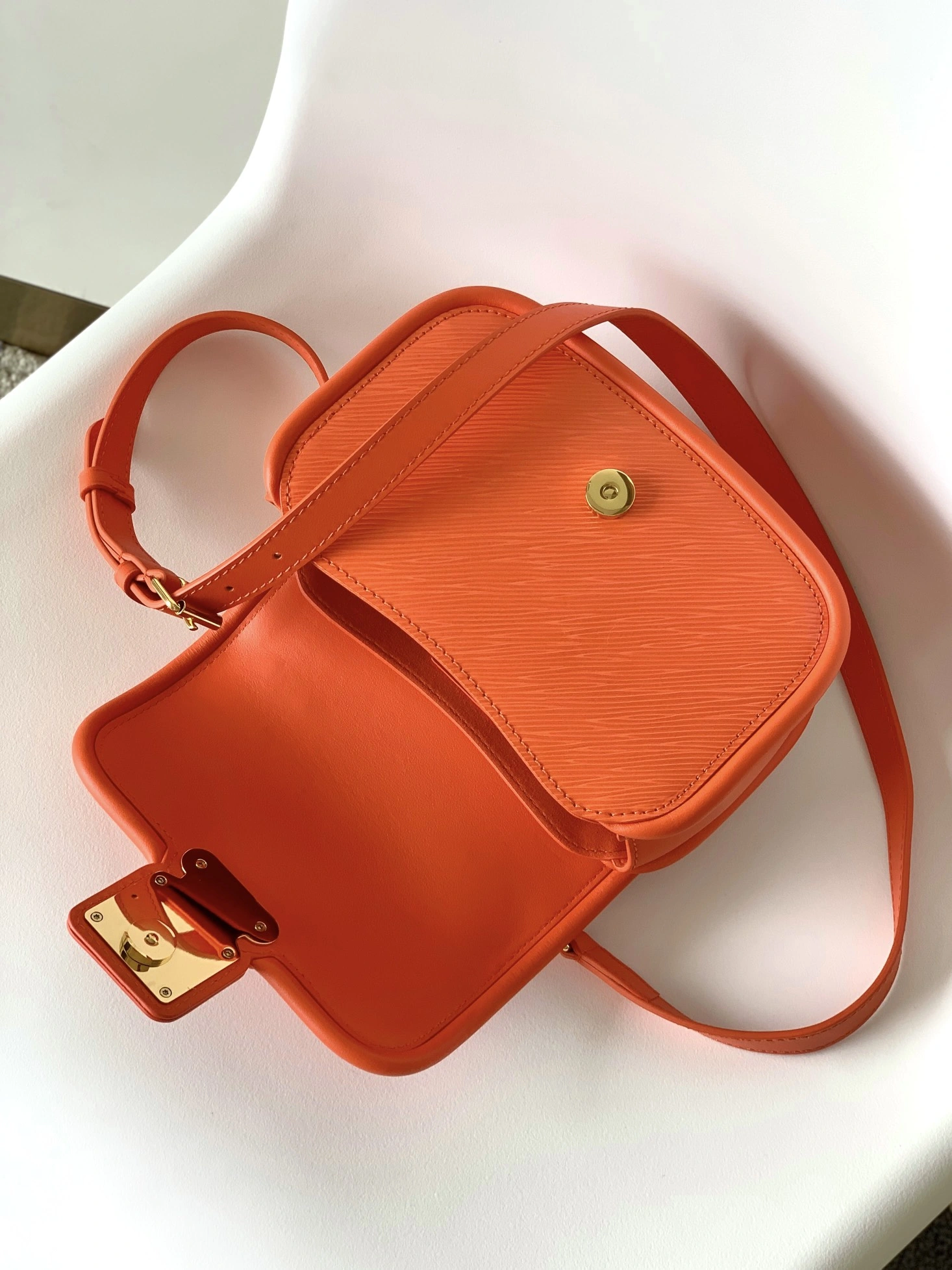 L*ouis V*uitton Crossbody bag Top Quality HT 20231011-78 21.0 x 15.0 x 8.0CM Flexible 8319