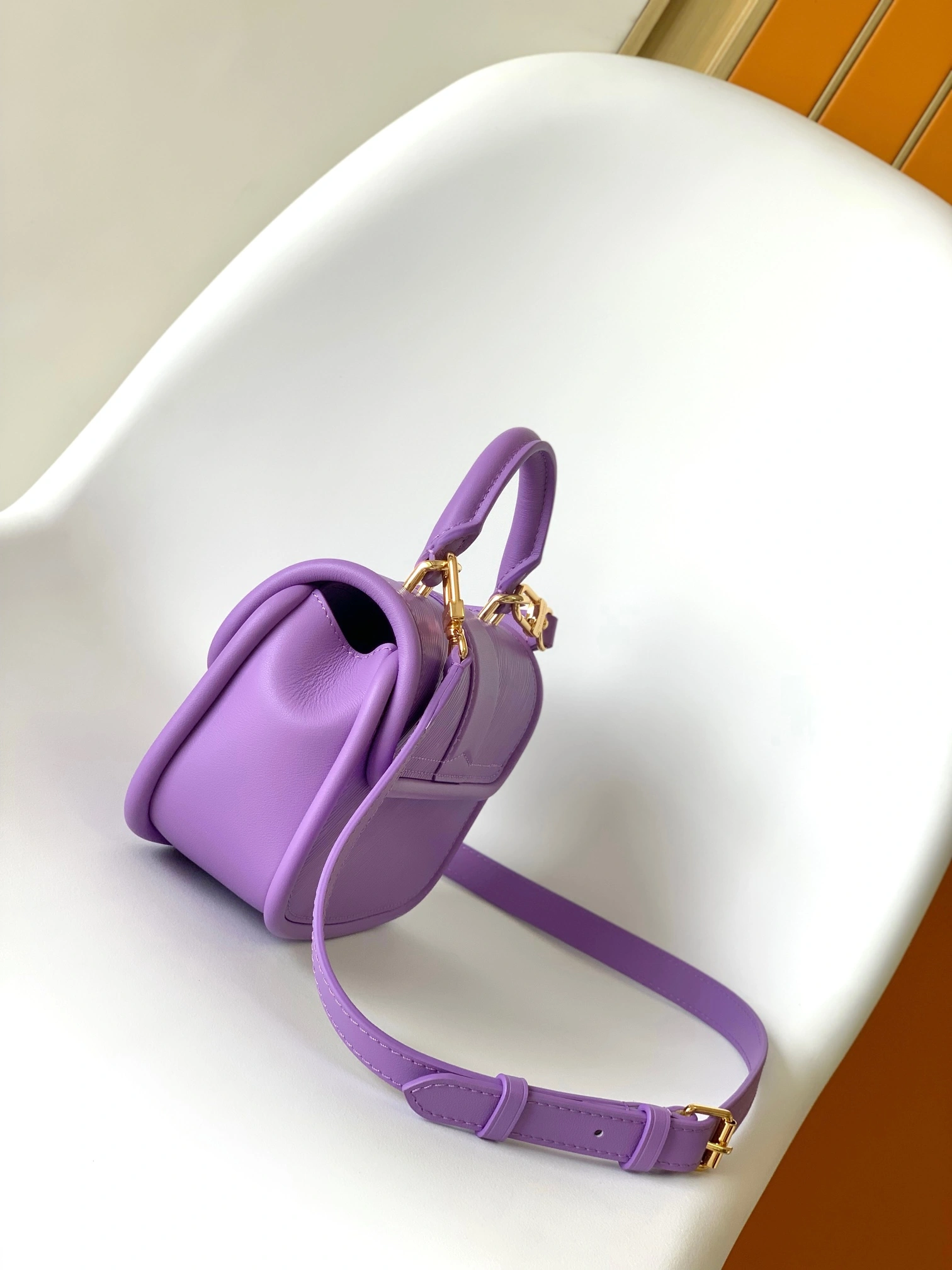 L*ouis V*uitton Crossbody bag Top Quality HT 20231011-79 21.0 x 15.0 x 8.0CM Refined 8318
