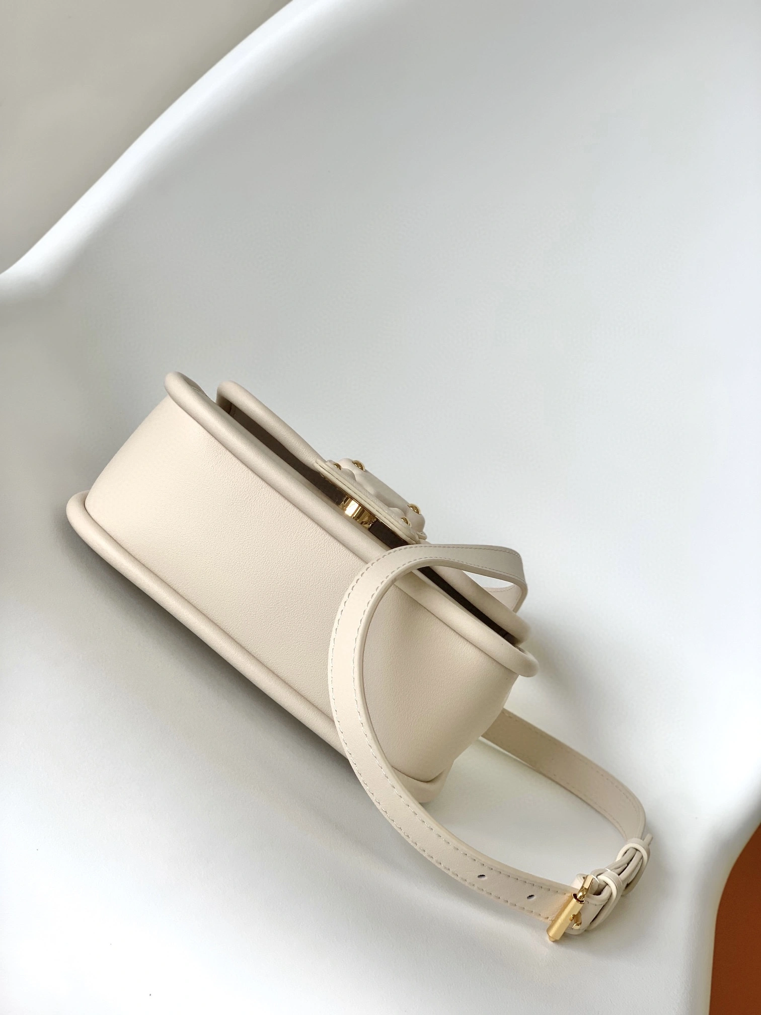 L*ouis V*uitton Crossbody bag Top Quality HT 20231011-81 21.0 x 15.0 x 8.0CM Durable 8316
