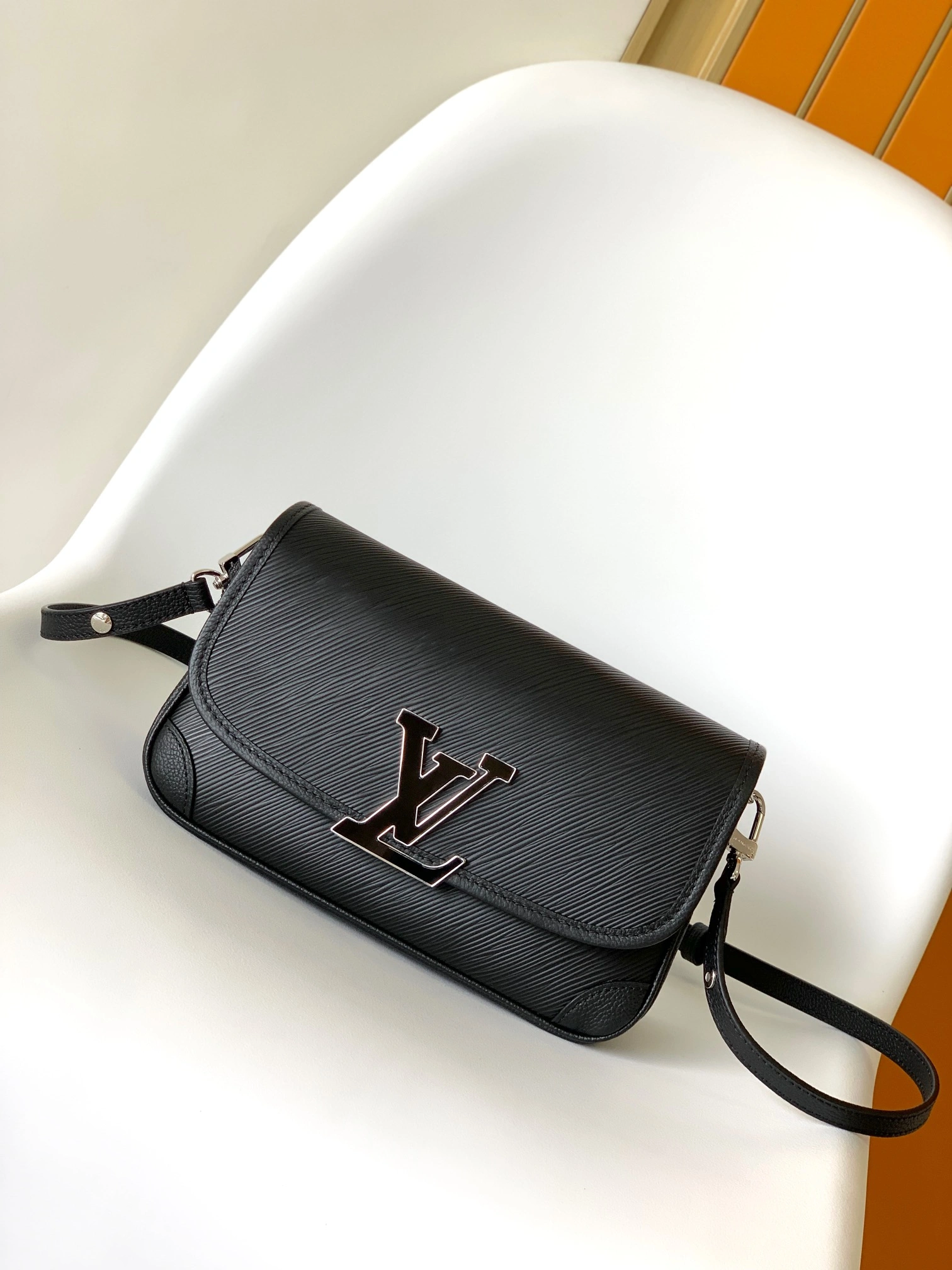 Lightweight L*ouis V*uitton Crossbody bag Top Quality HT 20231011-82 24.5 x 15.5 x 9cm 8315