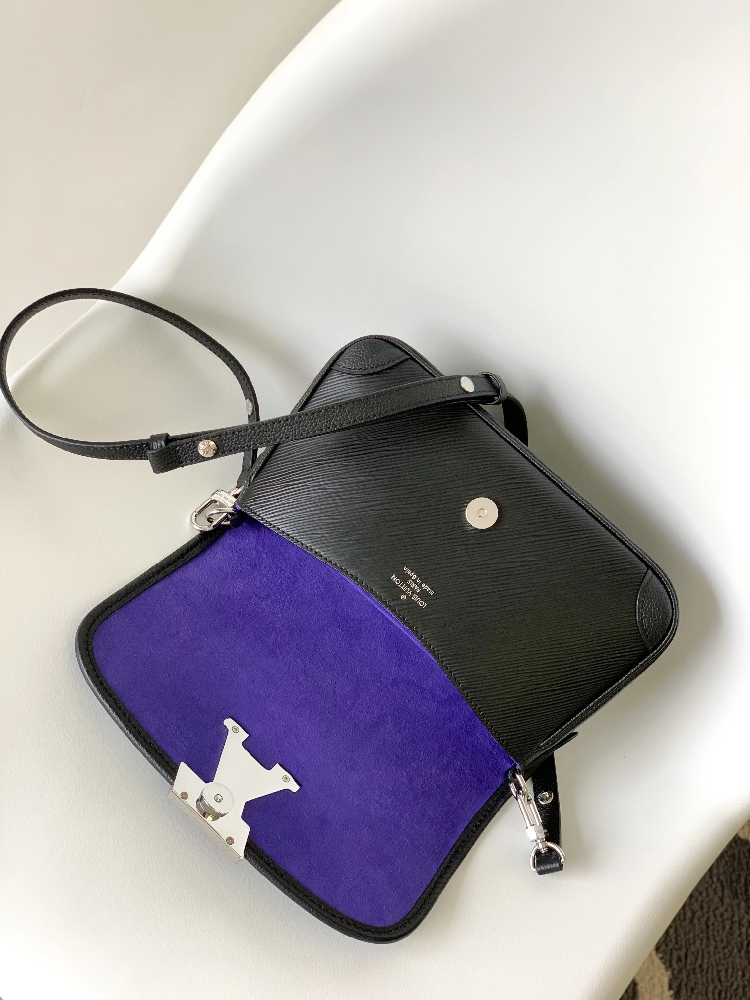 Lightweight L*ouis V*uitton Crossbody bag Top Quality HT 20231011-82 24.5 x 15.5 x 9cm 8315