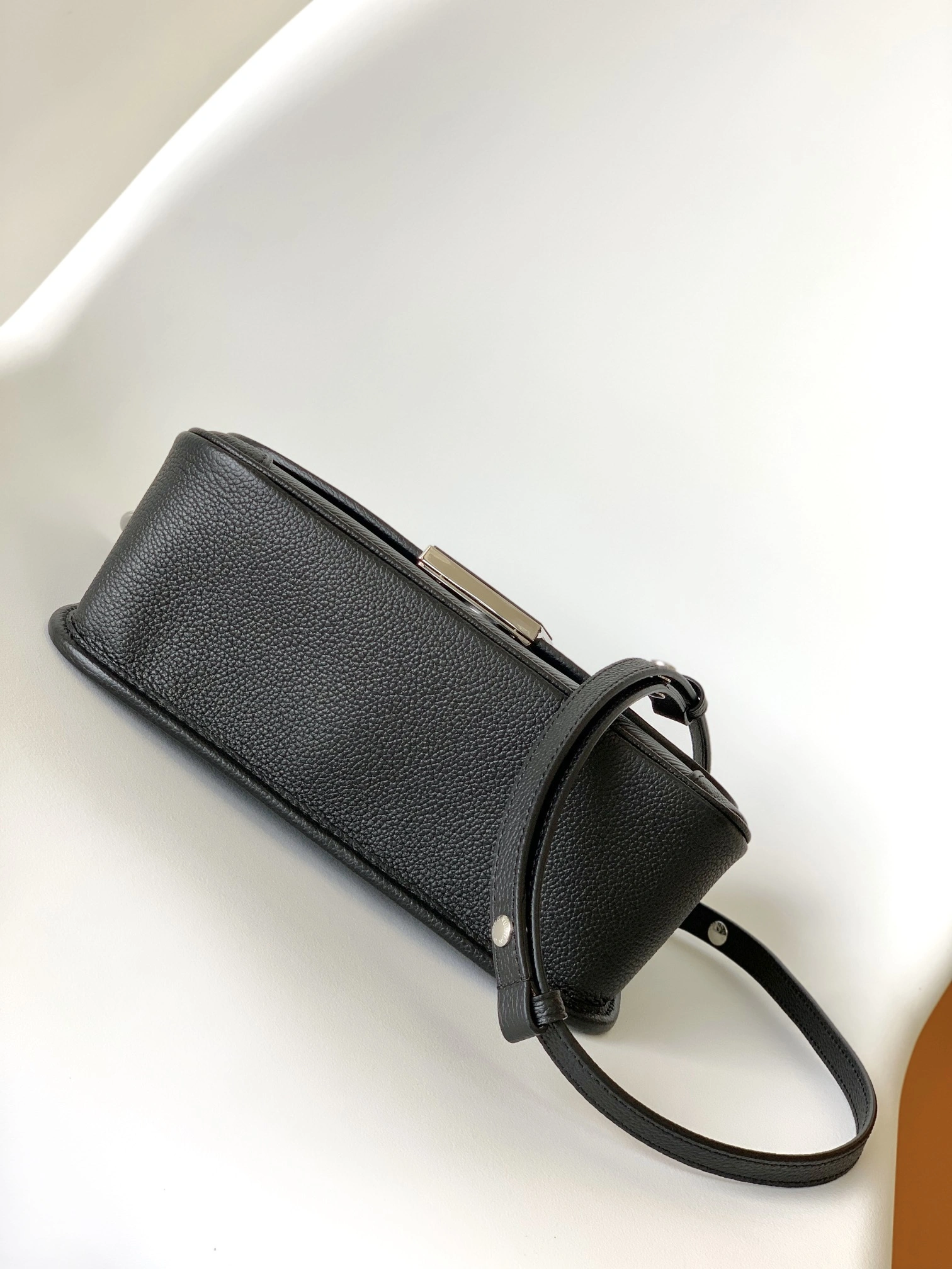 Lightweight L*ouis V*uitton Crossbody bag Top Quality HT 20231011-82 24.5 x 15.5 x 9cm 8315