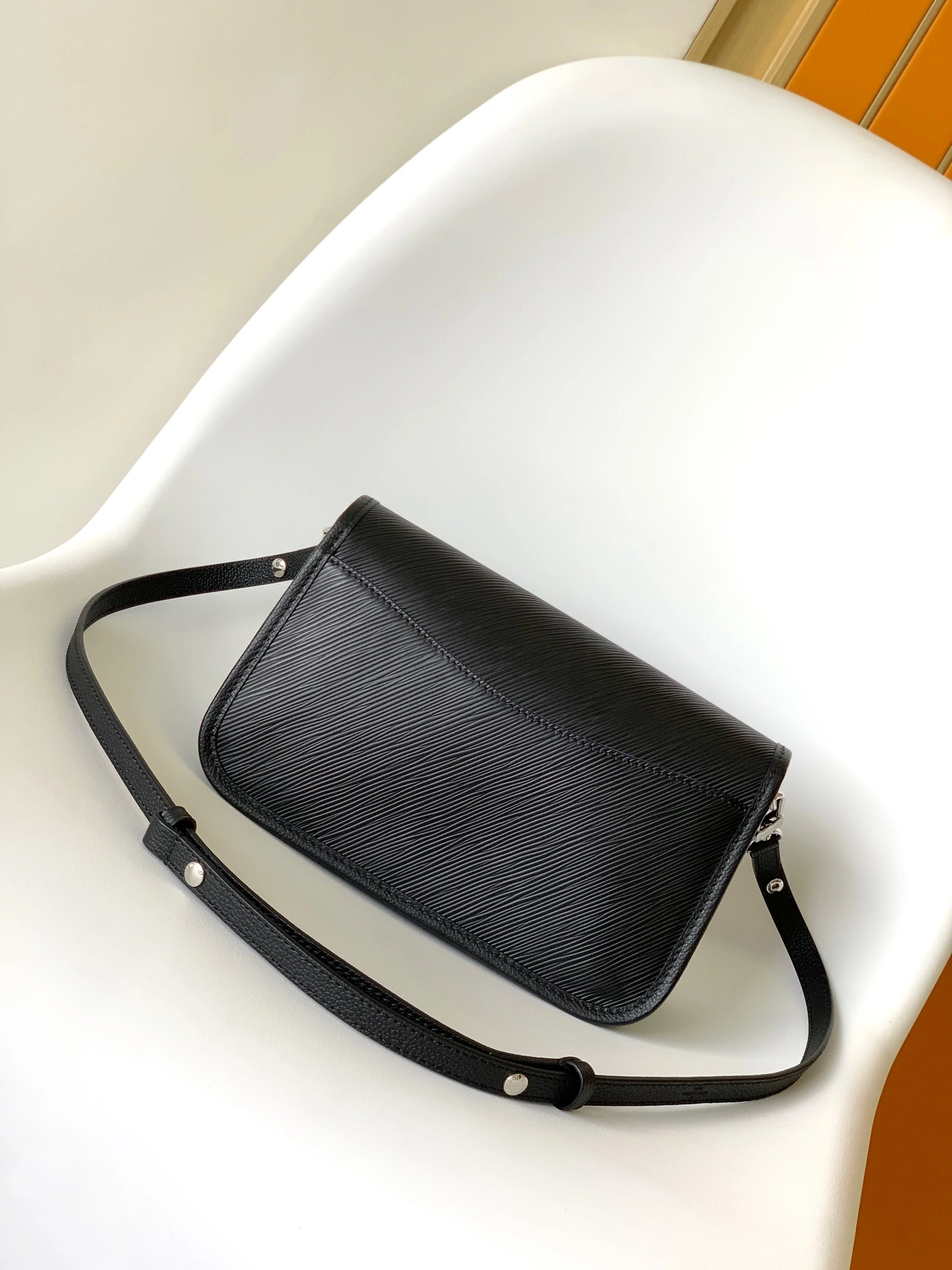 Lightweight L*ouis V*uitton Crossbody bag Top Quality HT 20231011-82 24.5 x 15.5 x 9cm 8315
