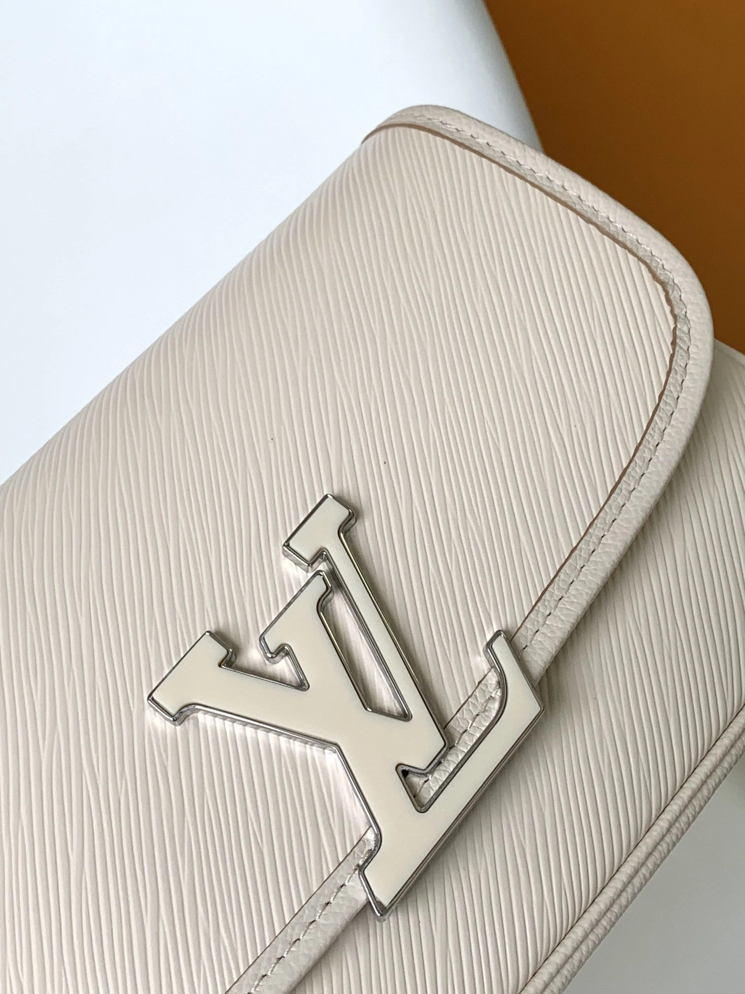 SoftTouch L*ouis V*uitton Crossbody bag Top Quality HT 20231011-83 24.5 x 15.5 x 9cm 8314