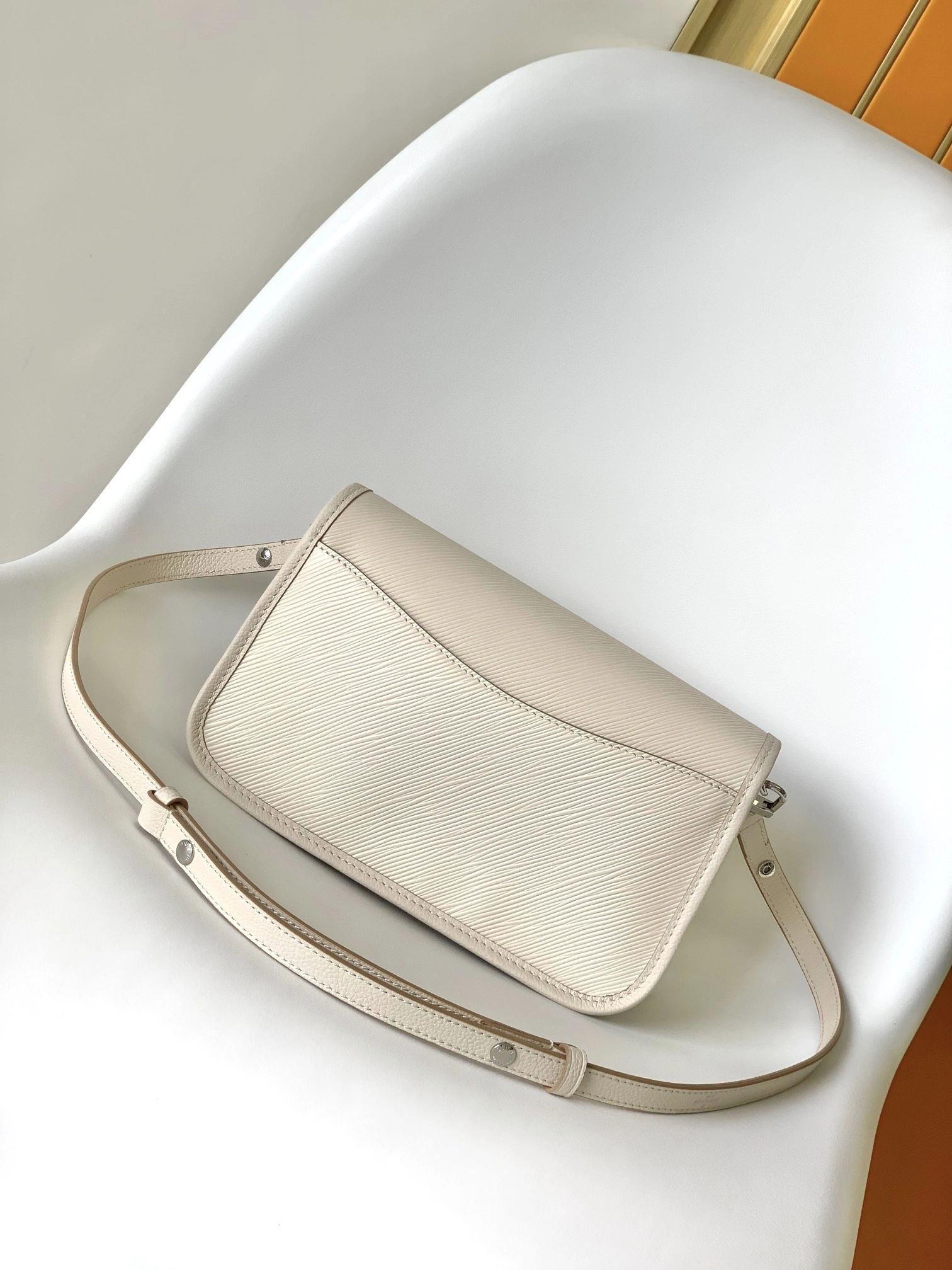 SoftTouch L*ouis V*uitton Crossbody bag Top Quality HT 20231011-83 24.5 x 15.5 x 9cm 8314