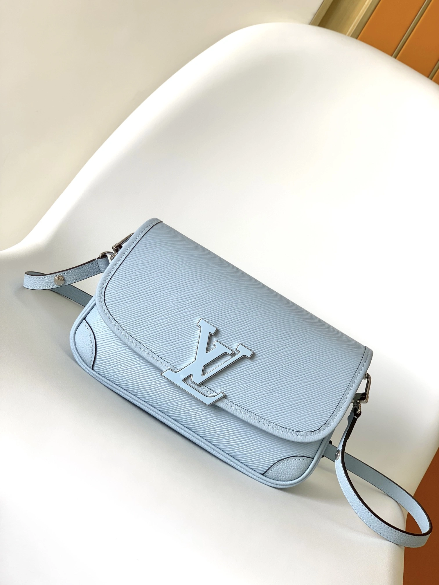 L*ouis V*uitton Crossbody bag Top Quality HT 20231011-84 24.5 x 15.5 x 9cm Premium 8313