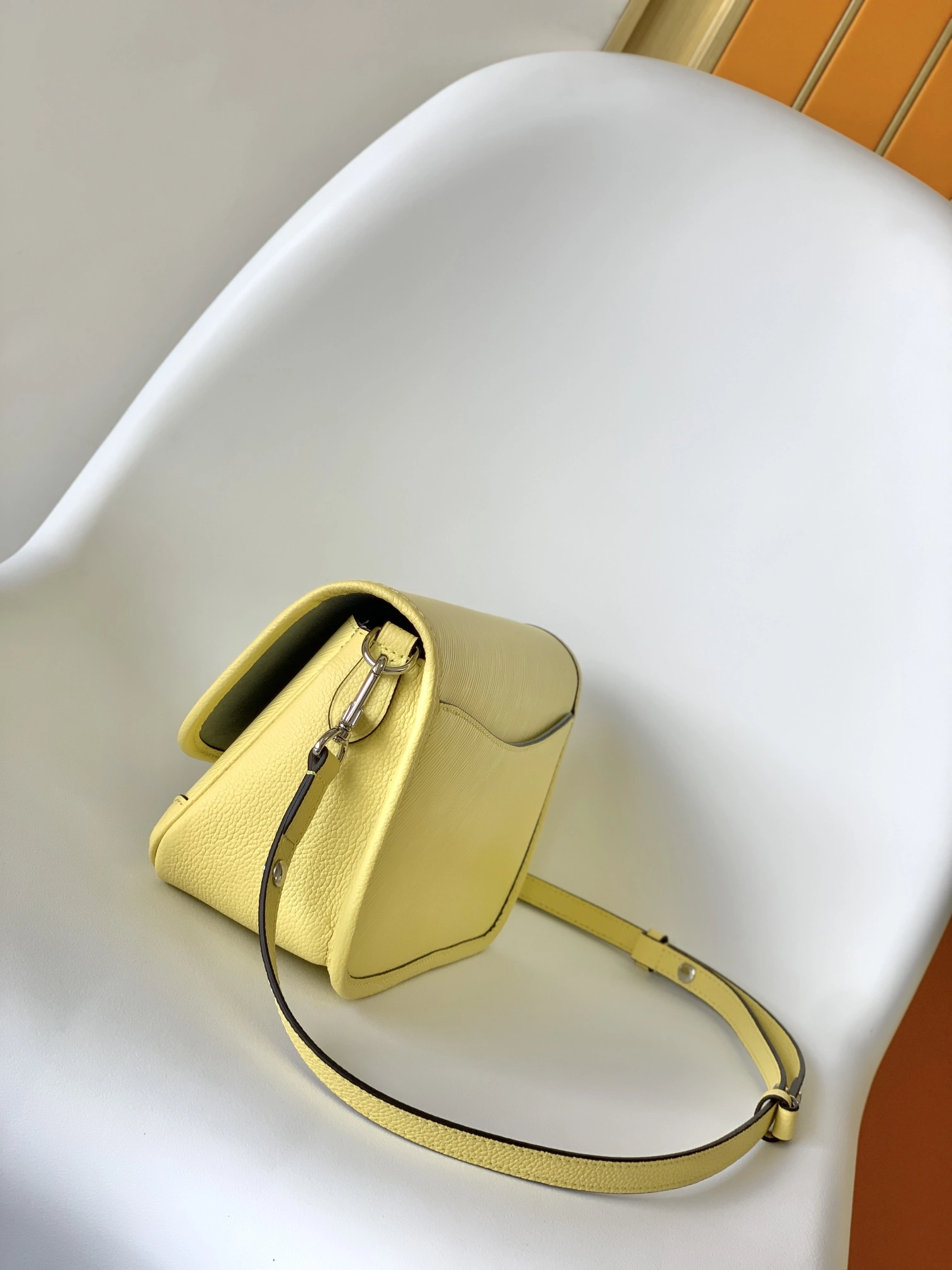 ComfortFit L*ouis V*uitton Crossbody bag Top Quality HT 20231011-85 24.5 x 15.5 x 9cm 8312