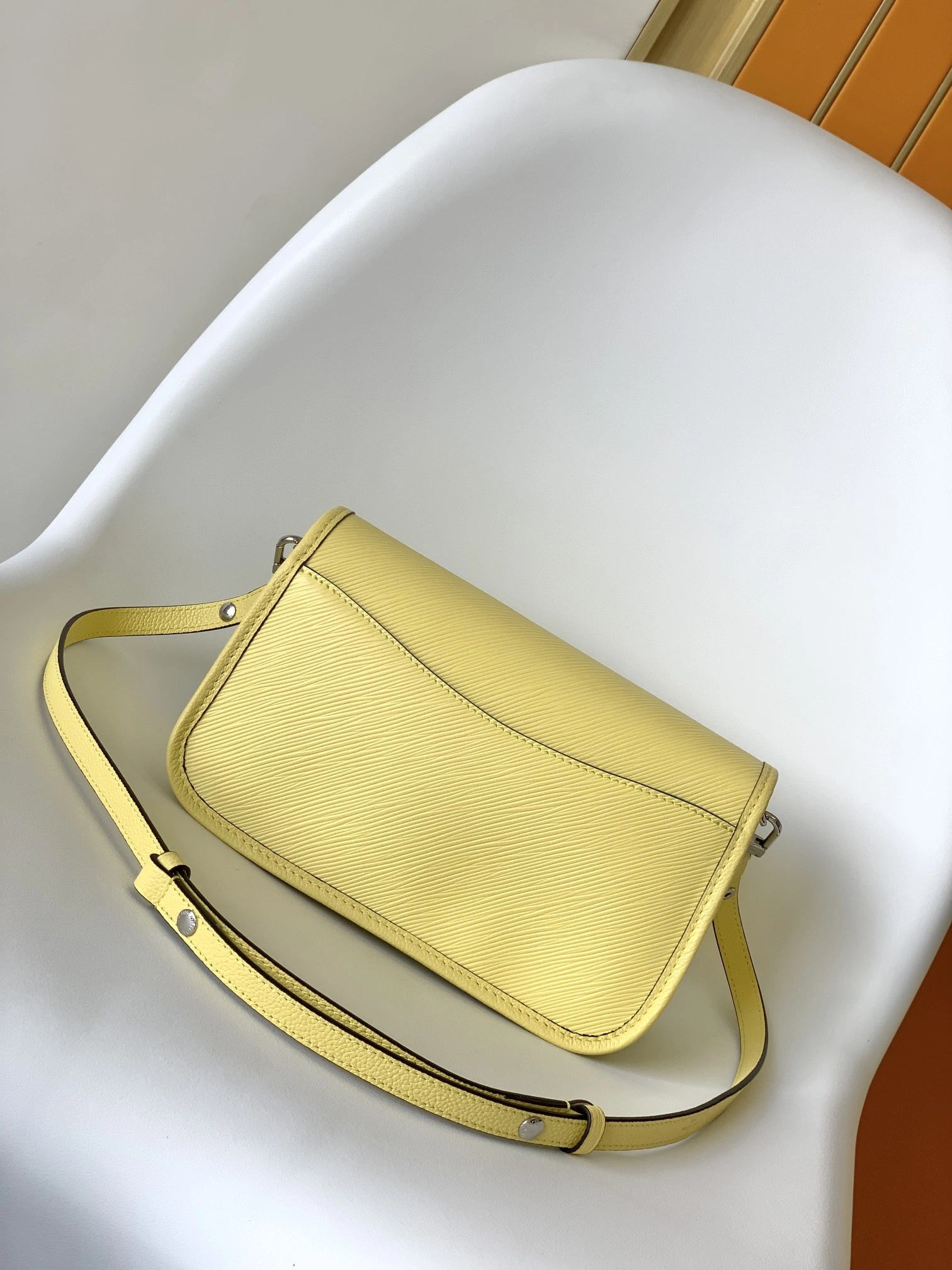 ComfortFit L*ouis V*uitton Crossbody bag Top Quality HT 20231011-85 24.5 x 15.5 x 9cm 8312