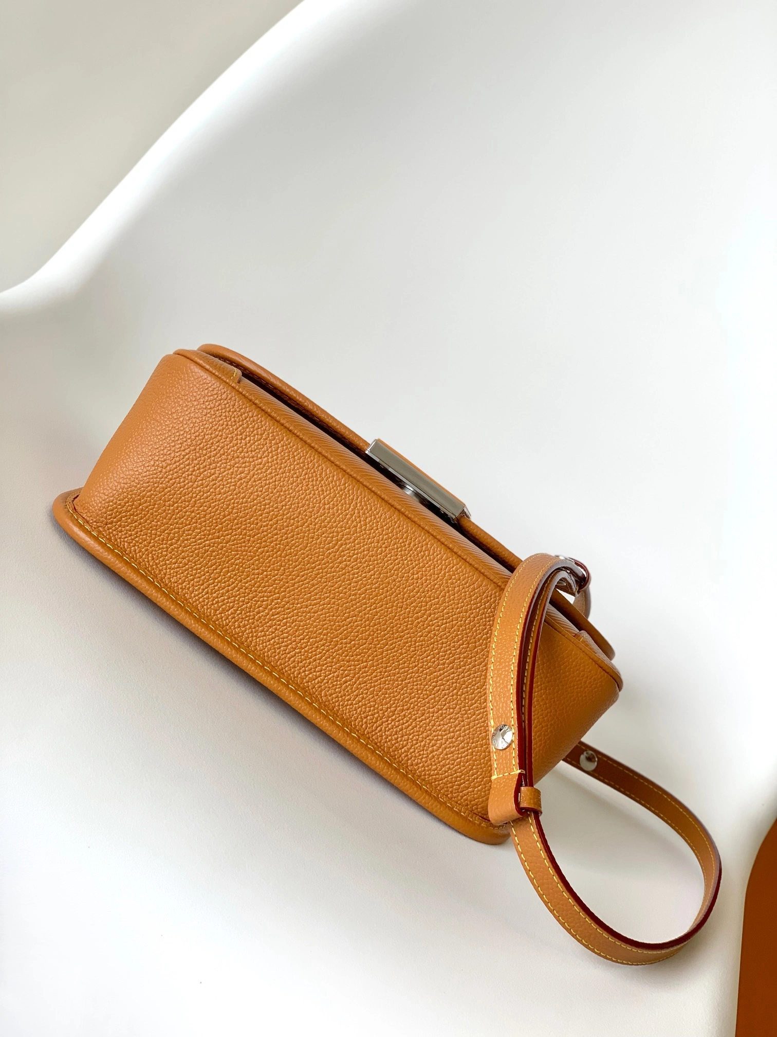 L*ouis V*uitton Crossbody bag Top Quality HT 20231011-86 24.5 x 15.5 x 9cm Elegant 8311