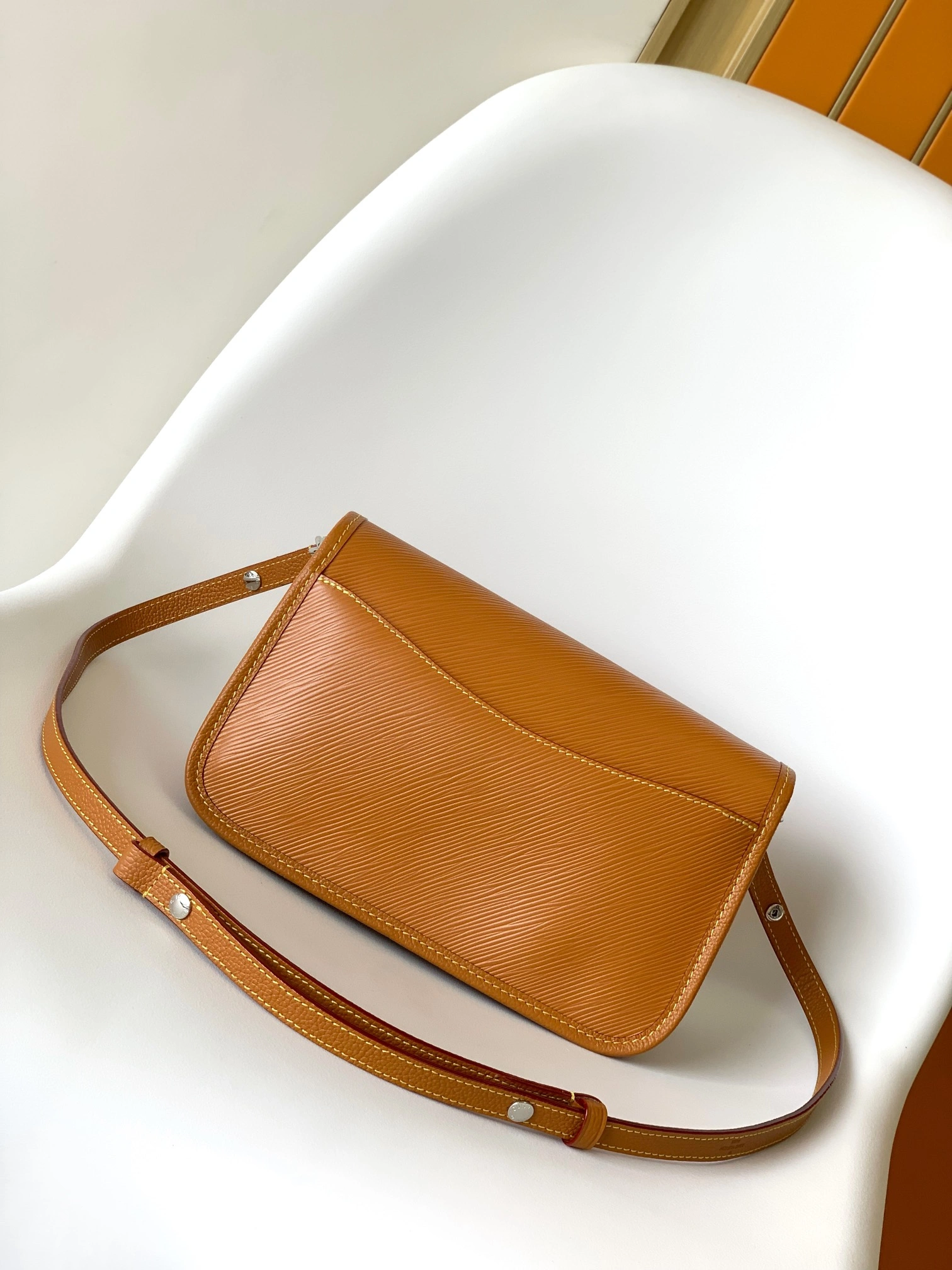 L*ouis V*uitton Crossbody bag Top Quality HT 20231011-86 24.5 x 15.5 x 9cm Elegant 8311