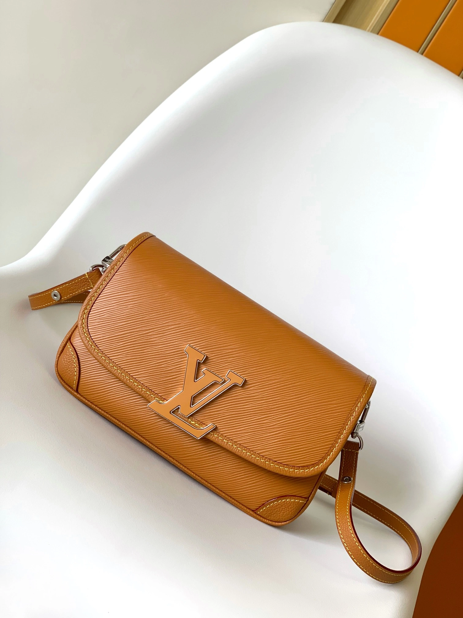 L*ouis V*uitton Crossbody bag Top Quality HT 20231011-86 24.5 x 15.5 x 9cm Elegant 8311