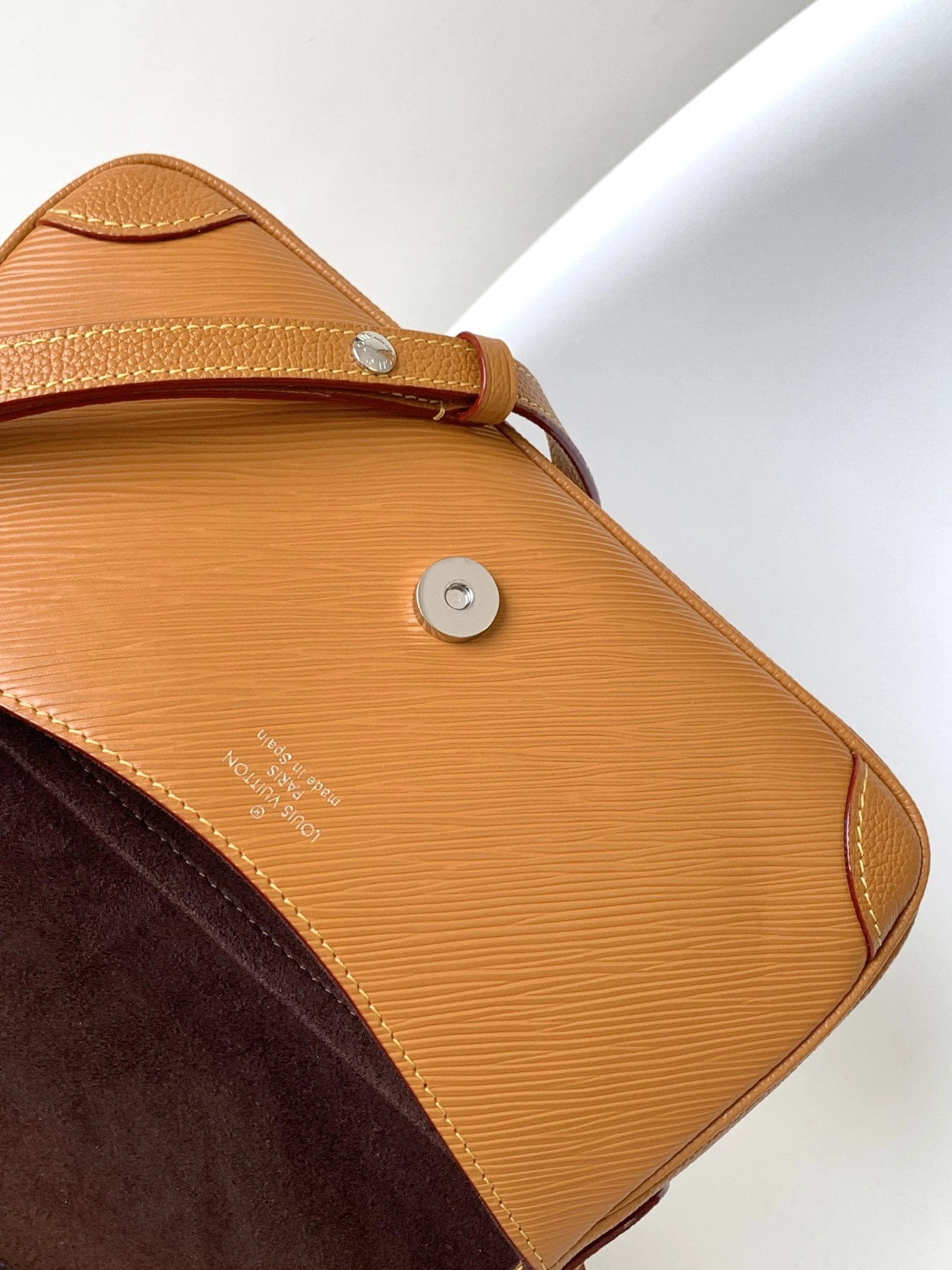 L*ouis V*uitton Crossbody bag Top Quality HT 20231011-86 24.5 x 15.5 x 9cm Elegant 8311