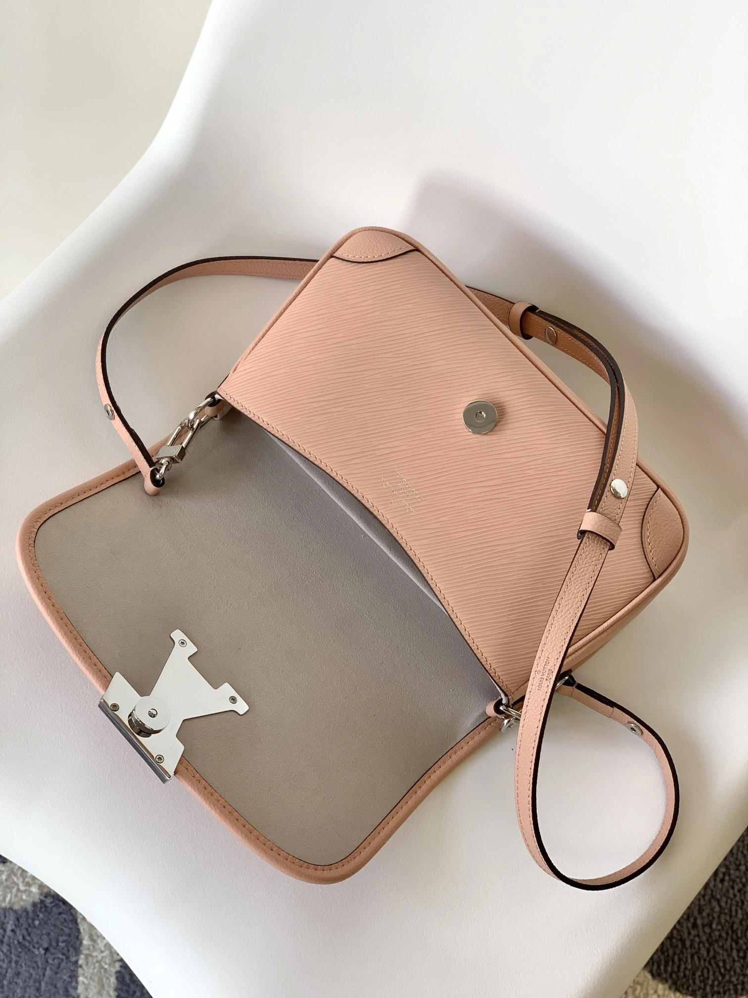 Comfortable L*ouis V*uitton Crossbody bag Top Quality HT 20231011-87 24.5 x 15.5 x 9cm 8310