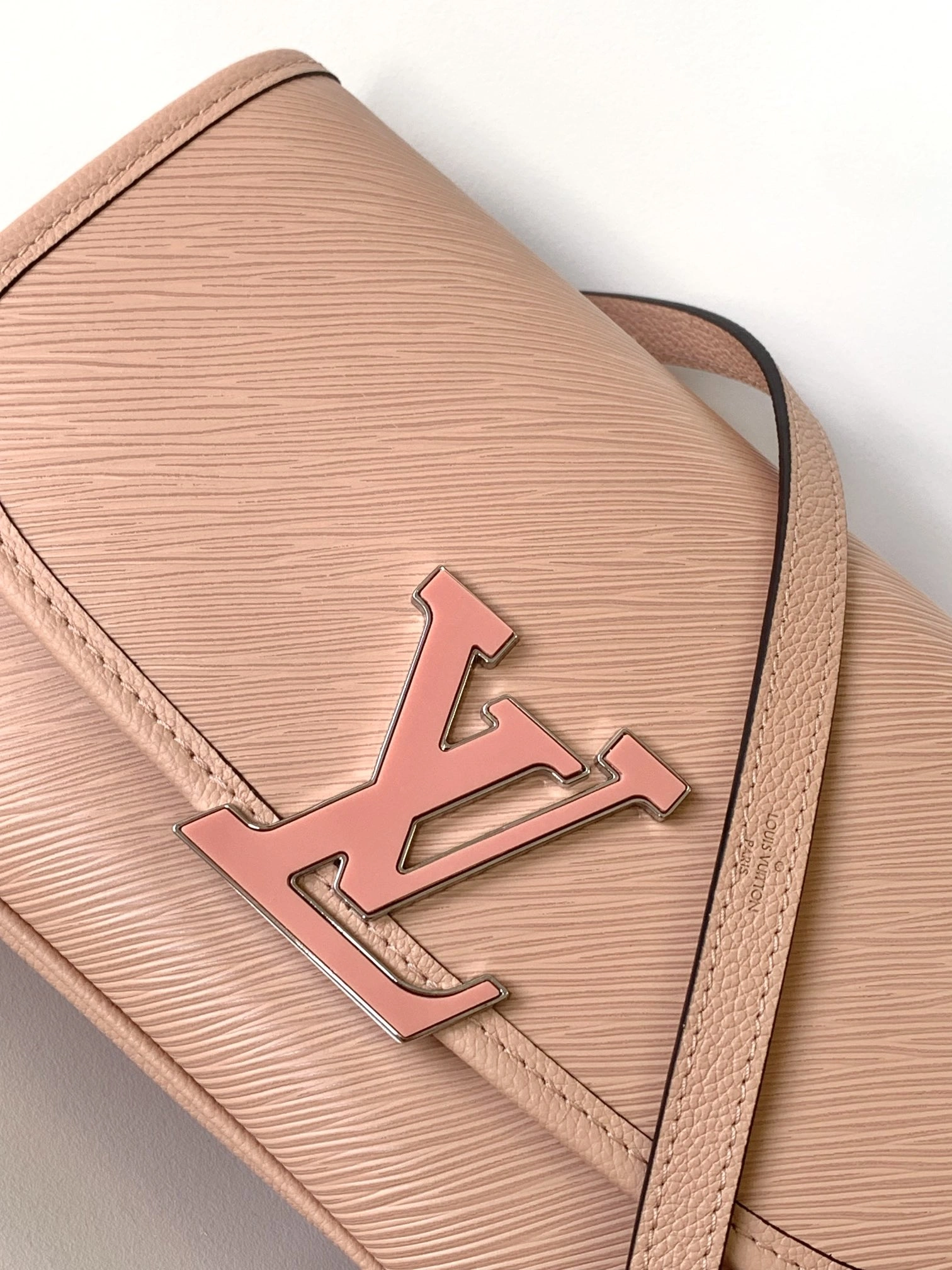 Comfortable L*ouis V*uitton Crossbody bag Top Quality HT 20231011-87 24.5 x 15.5 x 9cm 8310