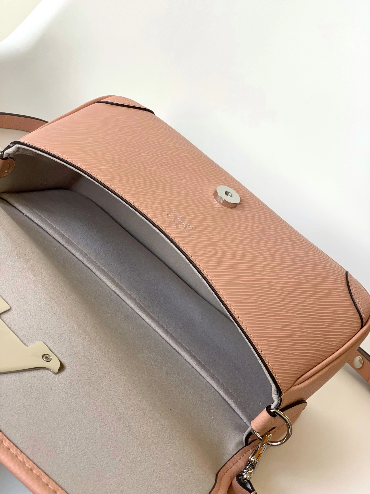 Comfortable L*ouis V*uitton Crossbody bag Top Quality HT 20231011-87 24.5 x 15.5 x 9cm 8310