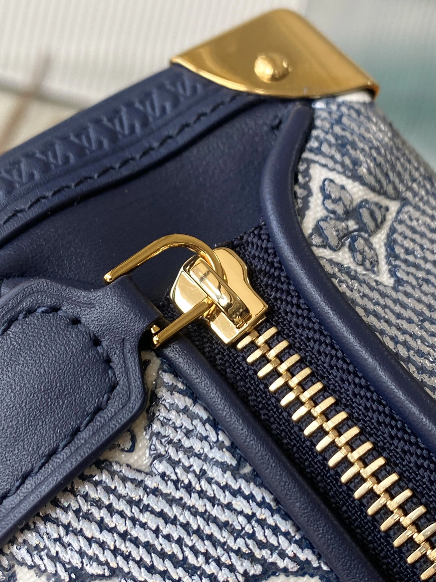 SmoothTexture L*ouis V*uitton Crossbody bag Top Quality HT 20231011-91 21.0 x 14.0 x 6.0CM 8306