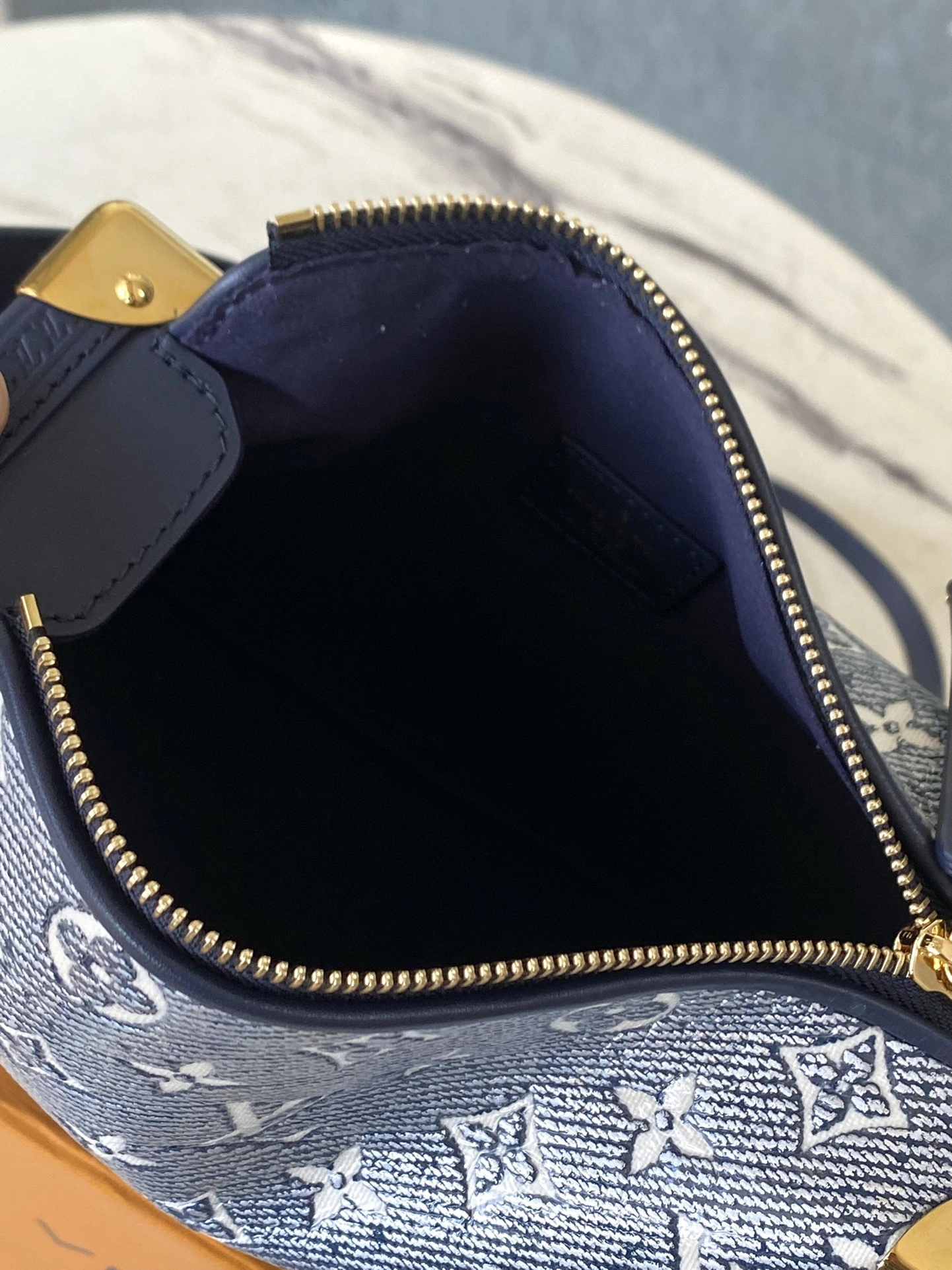 SmoothTexture L*ouis V*uitton Crossbody bag Top Quality HT 20231011-91 21.0 x 14.0 x 6.0CM 8306
