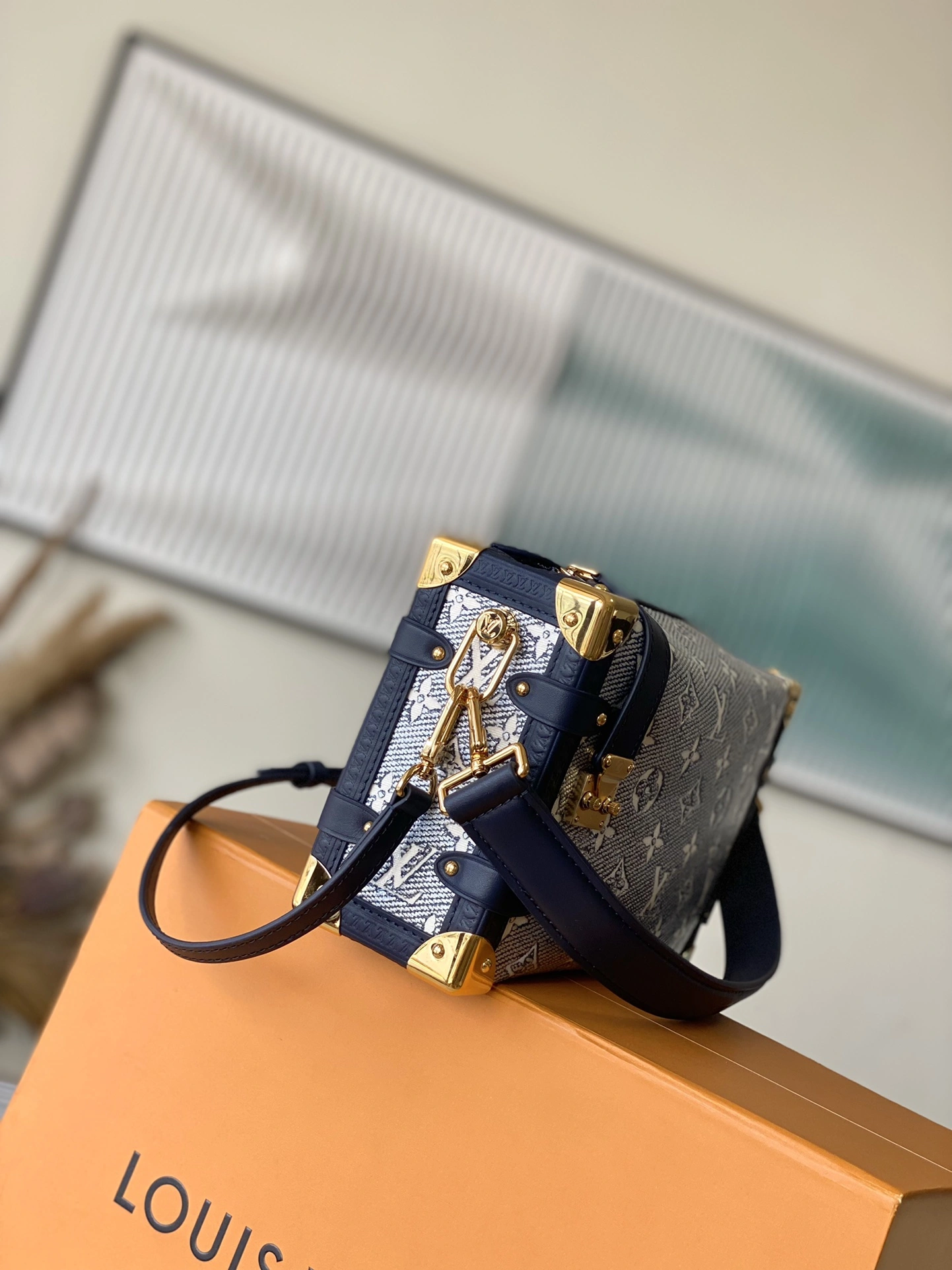 SmoothTexture L*ouis V*uitton Crossbody bag Top Quality HT 20231011-91 21.0 x 14.0 x 6.0CM 8306