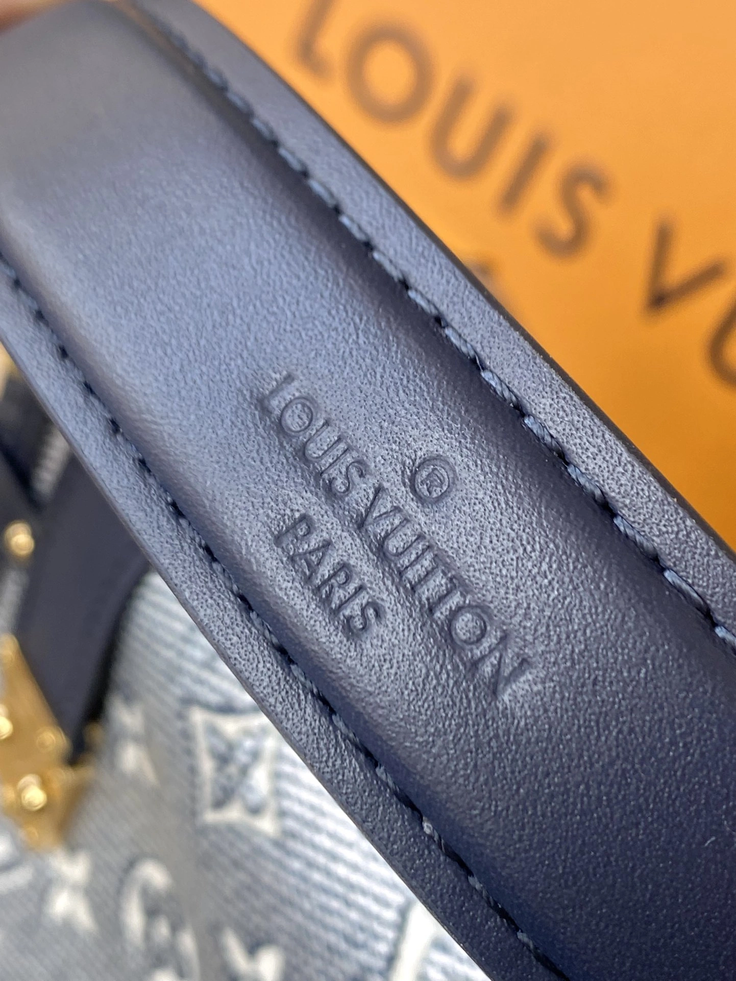 SmoothTexture L*ouis V*uitton Crossbody bag Top Quality HT 20231011-91 21.0 x 14.0 x 6.0CM 8306