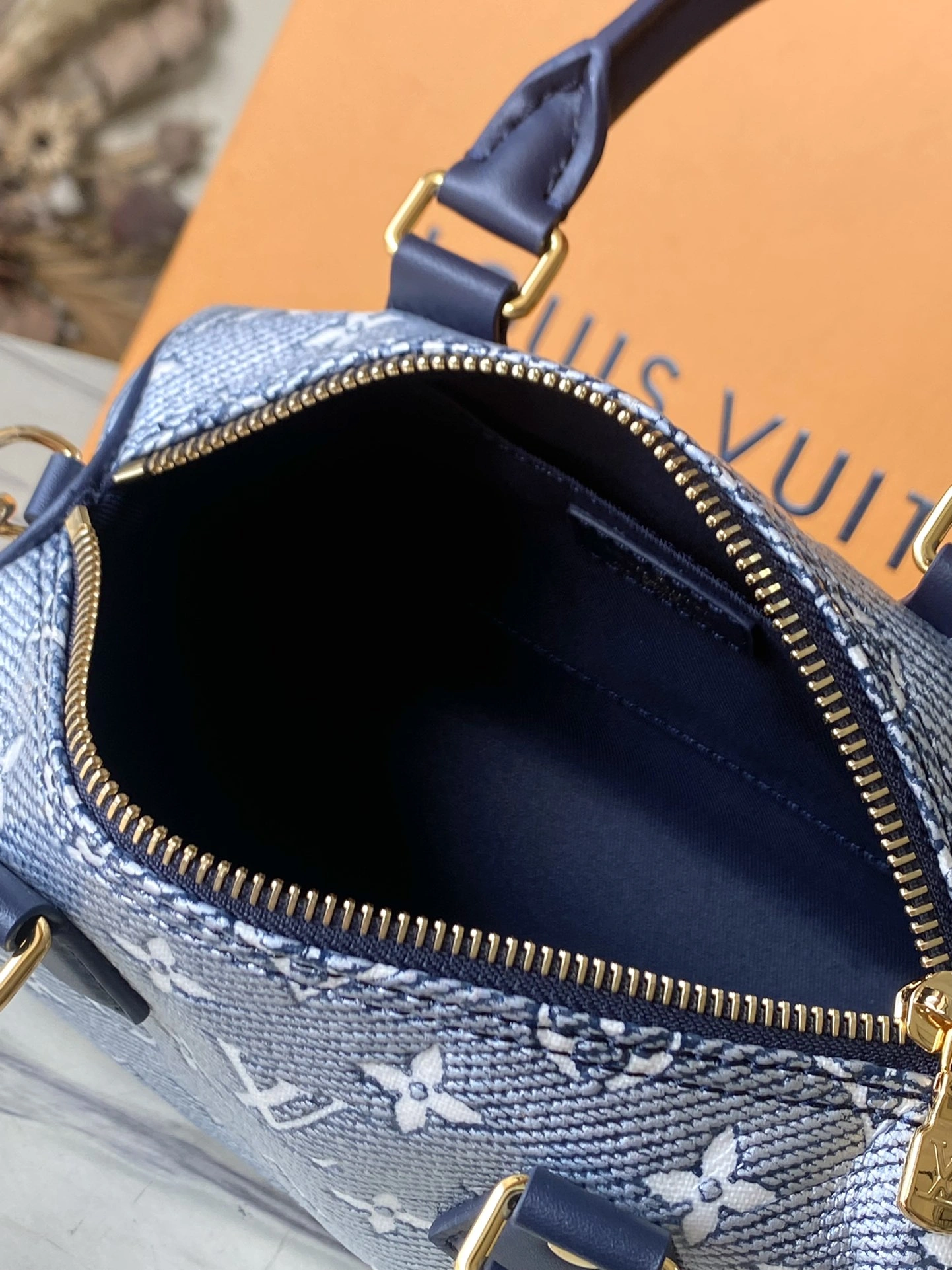 L*ouis V*uitton Crossbody bag Top Quality HT 20231011-92 20.5 x 13.5 x Functional 8305