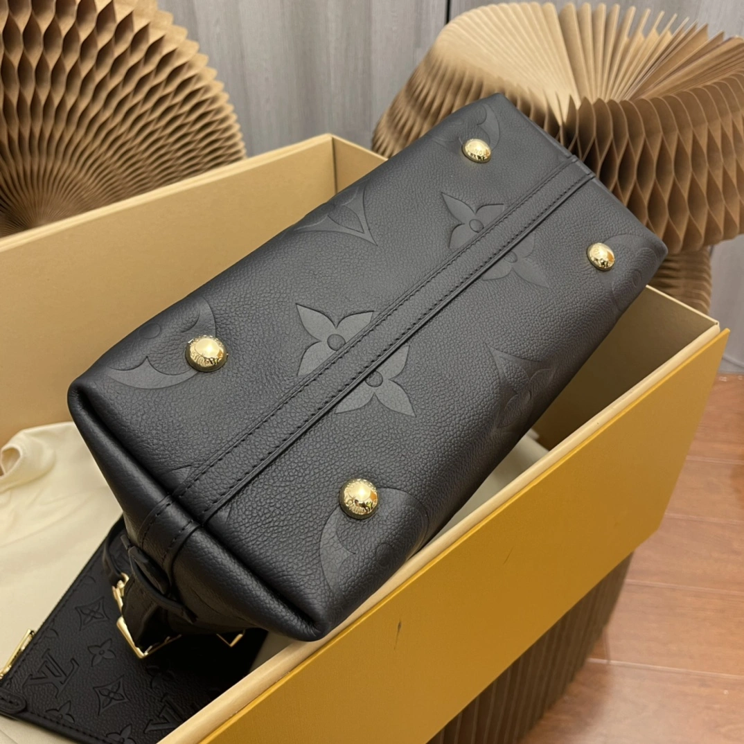 L*ouis V*uitton Crossbody bag Top Quality HT 20231013-95 29 x 24 x 12 cm Original 8250