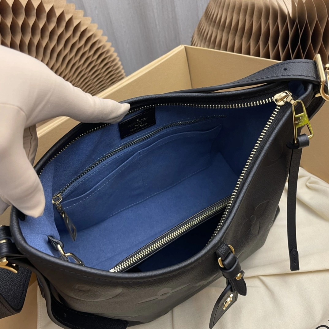 L*ouis V*uitton Crossbody bag Top Quality HT 20231013-95 29 x 24 x 12 cm Original 8250
