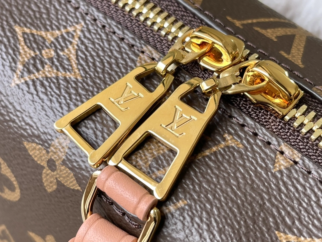 L*ouis V*uitton Crossbody bag Top Quality HT 20231013-99 20.0 x 14.0 x 7.5 CM Supportive 8248