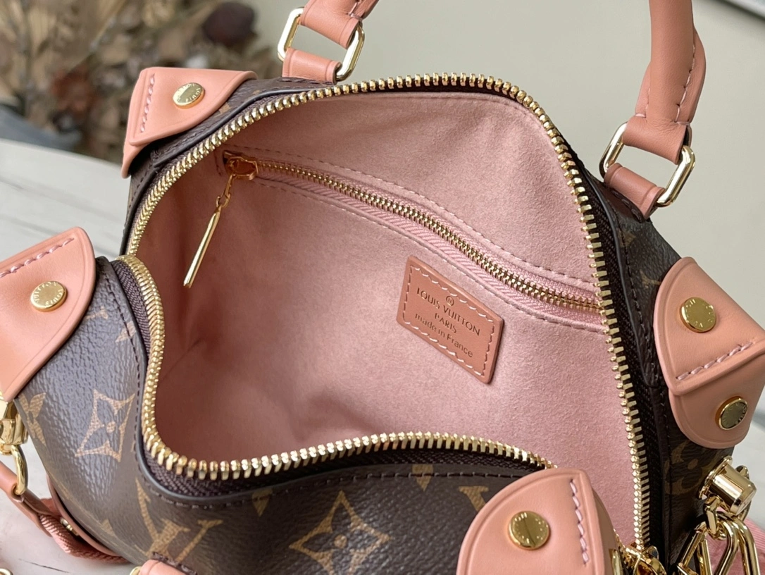 L*ouis V*uitton Crossbody bag Top Quality HT 20231013-99 20.0 x 14.0 x 7.5 CM Supportive 8248