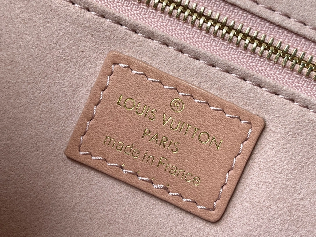 L*ouis V*uitton Crossbody bag Top Quality HT 20231013-99 20.0 x 14.0 x 7.5 CM Supportive 8248