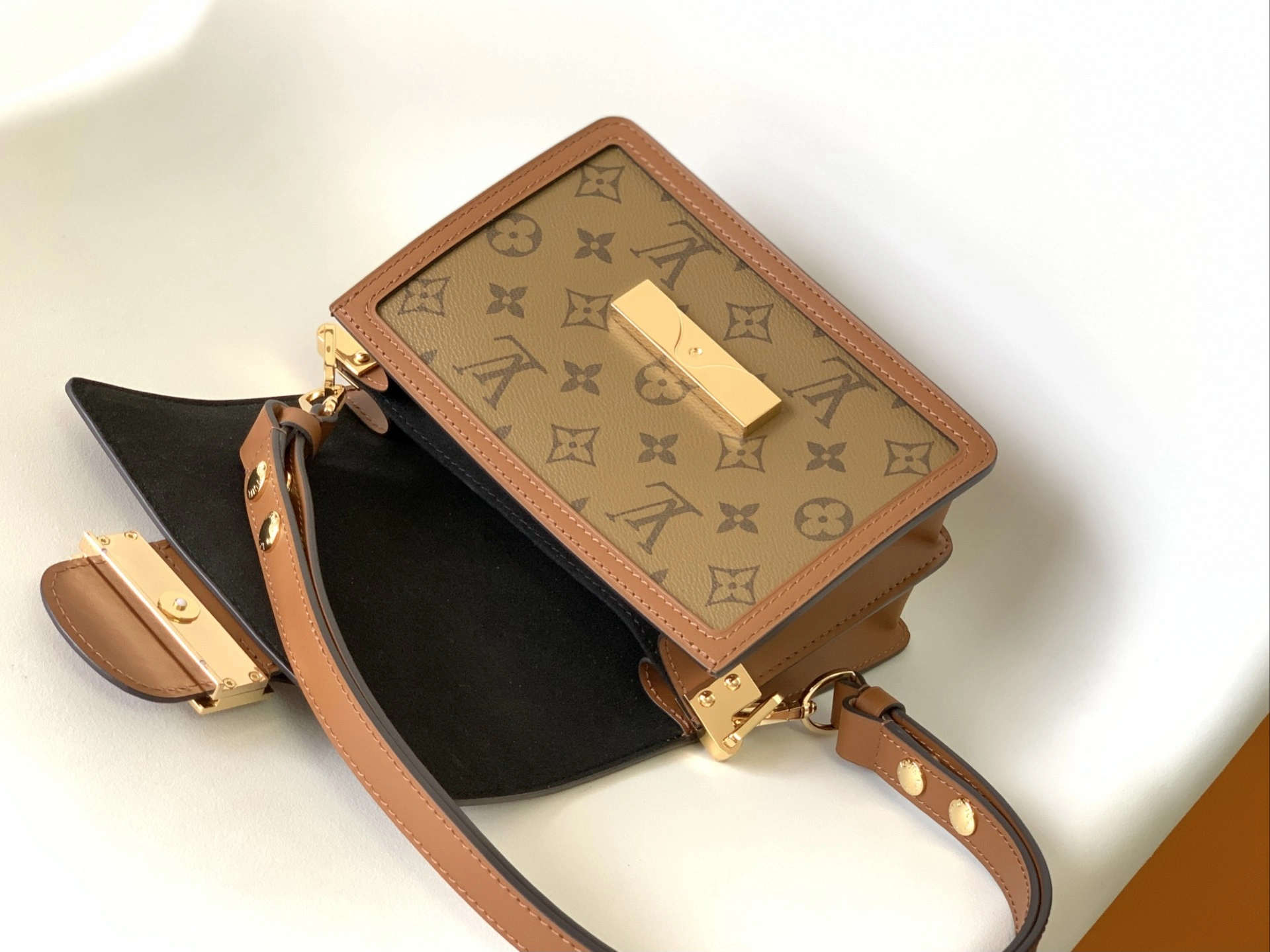 L*ouis V*uitton Crossbody bag Top Quality HT 20231016-12 20.0 x 15.0 x 9.0 cm Trendy 8236