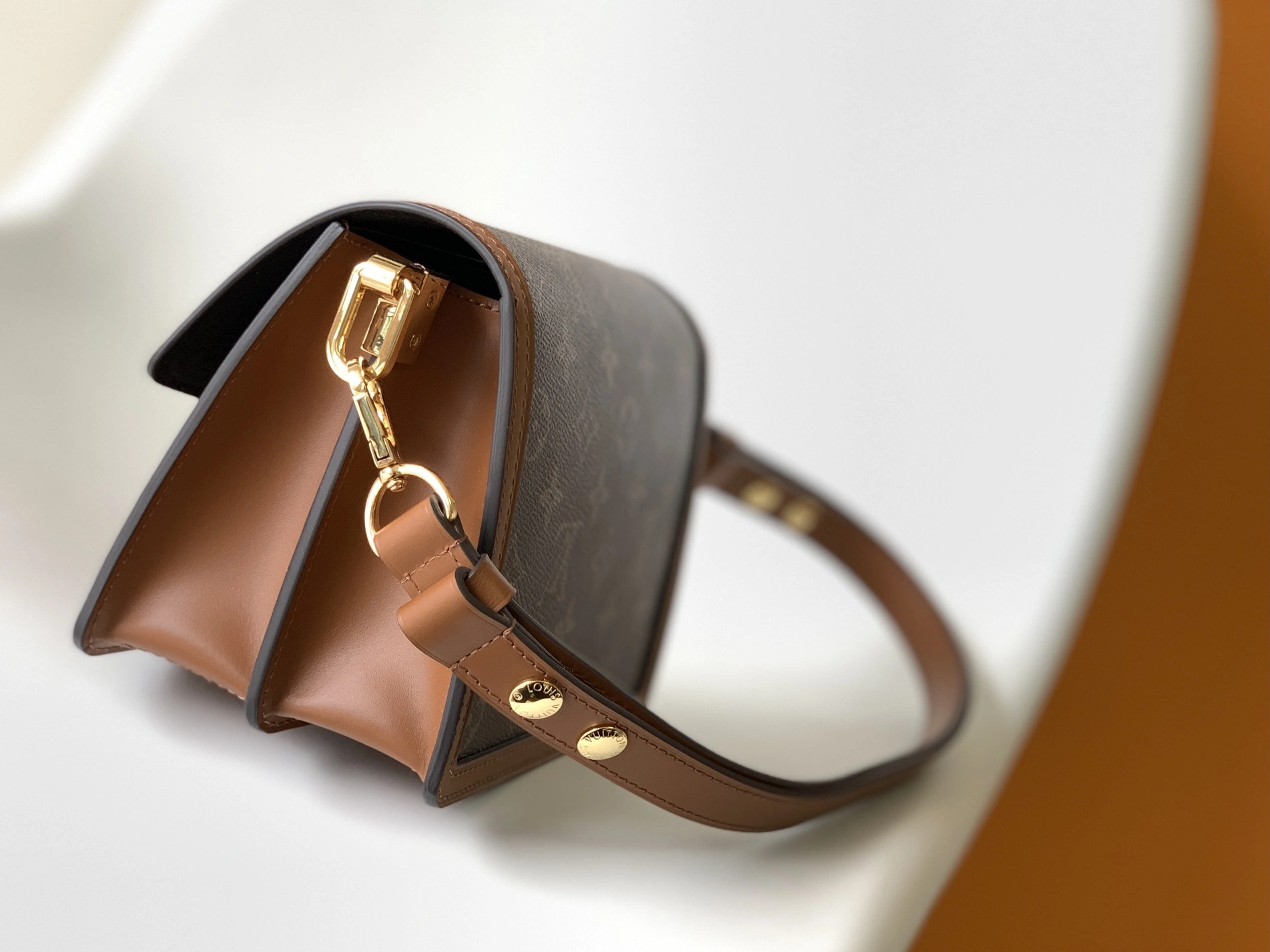 L*ouis V*uitton Crossbody bag Top Quality HT 20231016-12 20.0 x 15.0 x 9.0 cm Trendy 8236