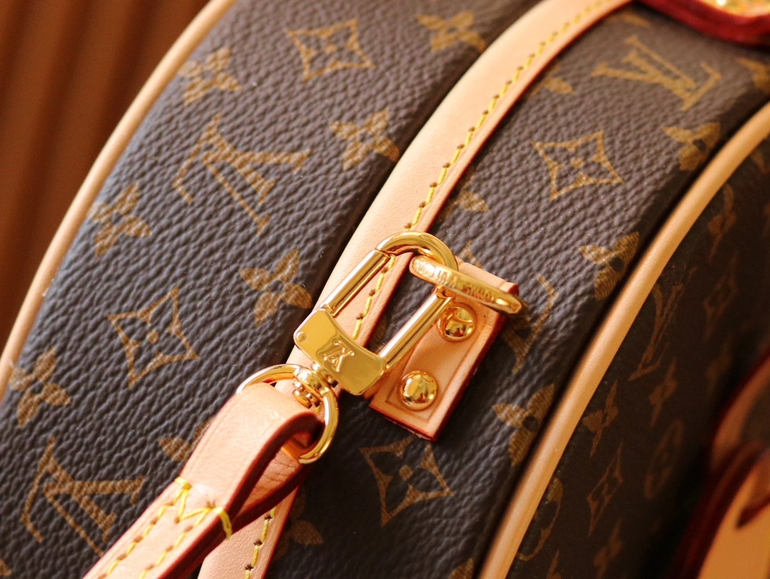 L*ouis V*uitton Crossbody bag Top Quality HT 20231016-21 17.5X16.5X7.5CM Contemporary 8226