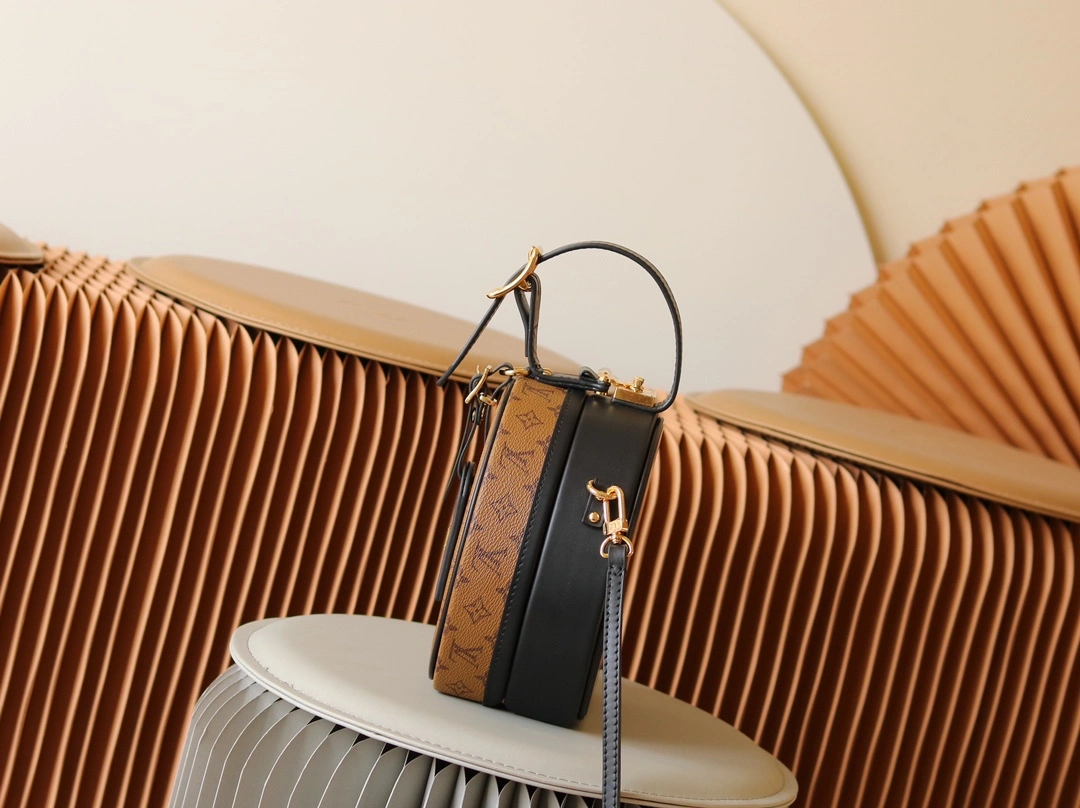 L*ouis V*uitton Crossbody bag Top Quality HT 20231016-22 17.5X16.5X7.5CM Lightweight 8225