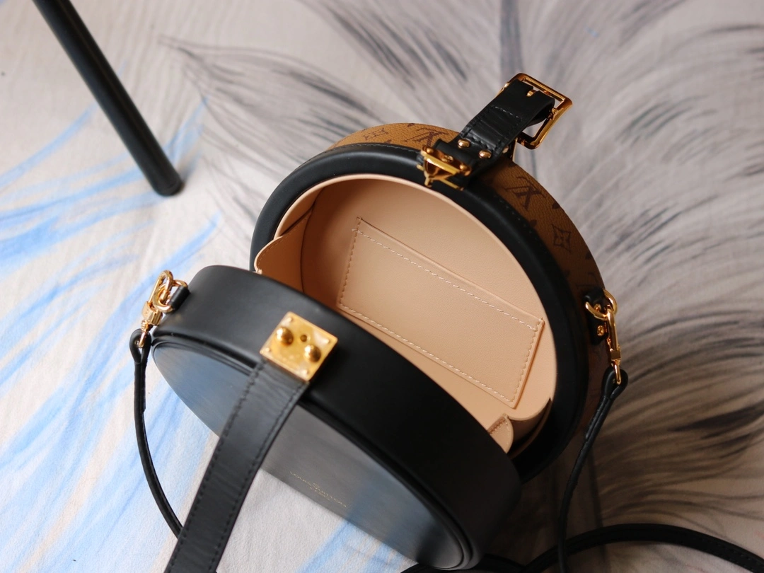 L*ouis V*uitton Crossbody bag Top Quality HT 20231016-22 17.5X16.5X7.5CM Lightweight 8225